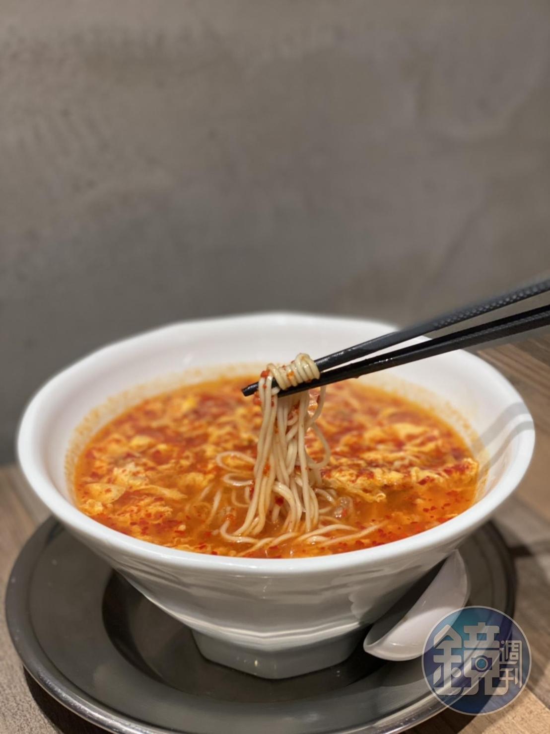 「赤辛豚玉麵」辣中帶香,肉末香味十足。(190元/份)
