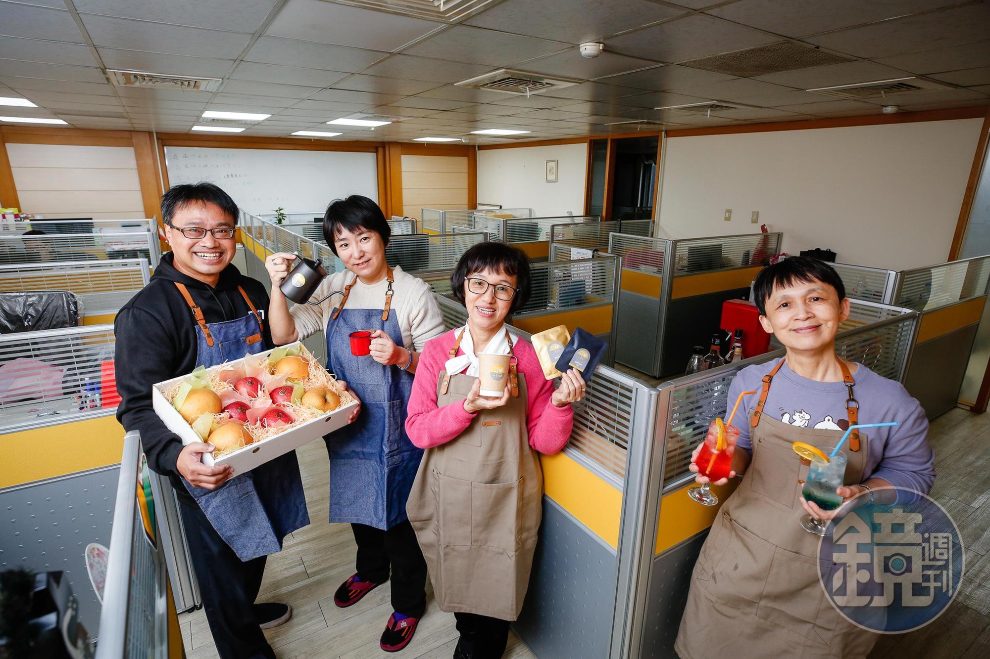旅行社遇新冠肺炎疫情衝擊,路加旅遊總經理廖美慧(右2)率領旗下導遊們斜槓開拓新商機。