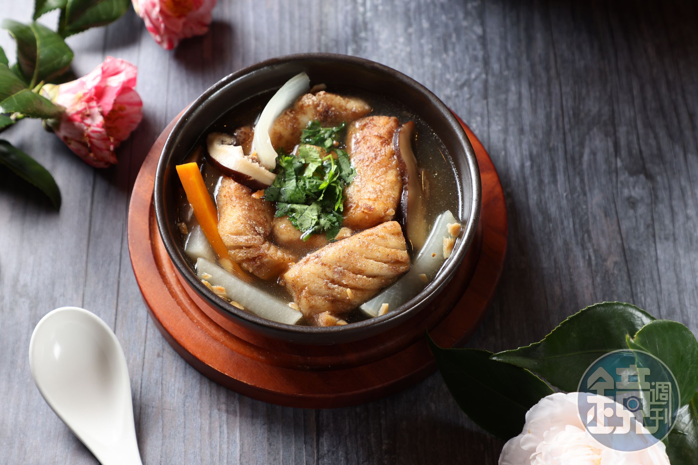土魠魚羹，偏甜的台南風味，其實是台灣洋食土吃的傑作。