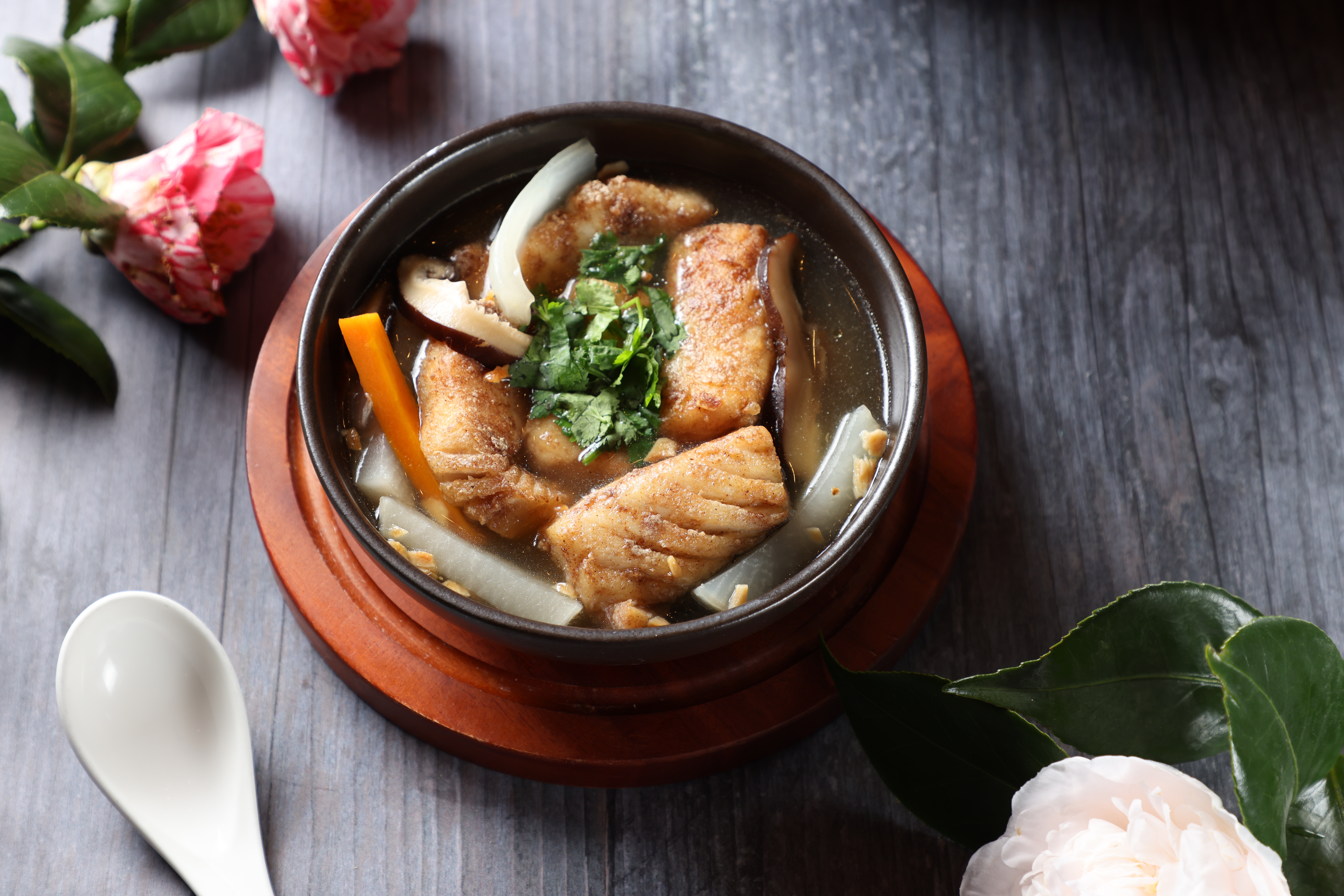 土魠魚羹，偏甜的台南風味，其實是台灣洋食土吃的傑作。