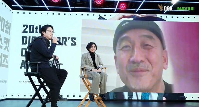 李濬益導演（右）以《茲山魚譜》首次拿下韓國導演選擇獎，昨他透過連線方式發表感言。（翻攝自轉播畫面）