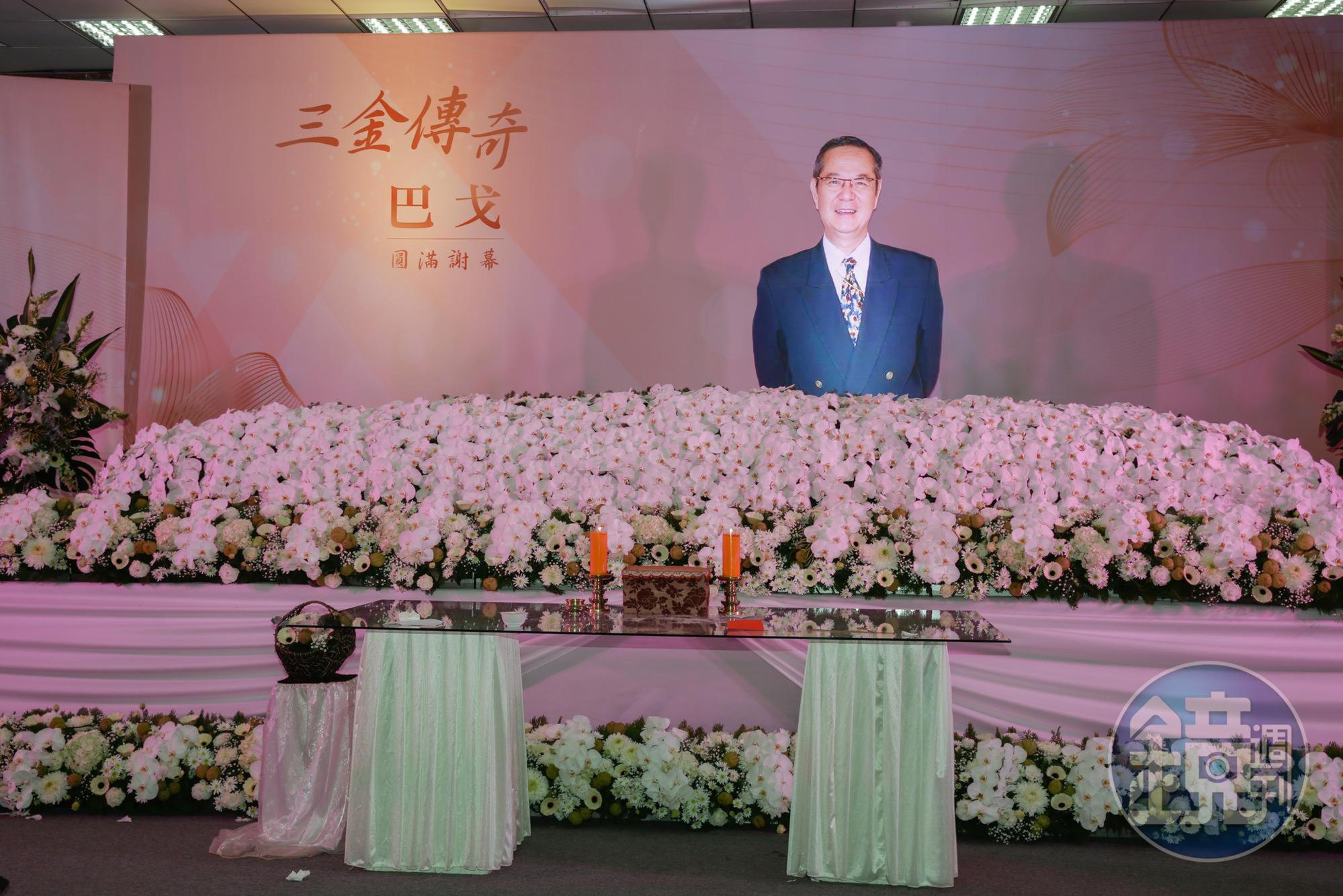 巴戈會場典雅,家屬選了一張最能展現他生前開朗樣貌的照片。