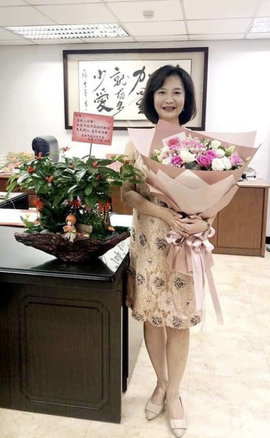 擔任北市警局少年隊長的邱子珍因為出書、主持節目在網路竄紅。（翻攝邱子珍臉書）