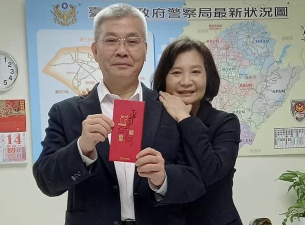 方仰寧與邱子珍夫妻鶼鰈情深。（翻攝邱子珍臉書）