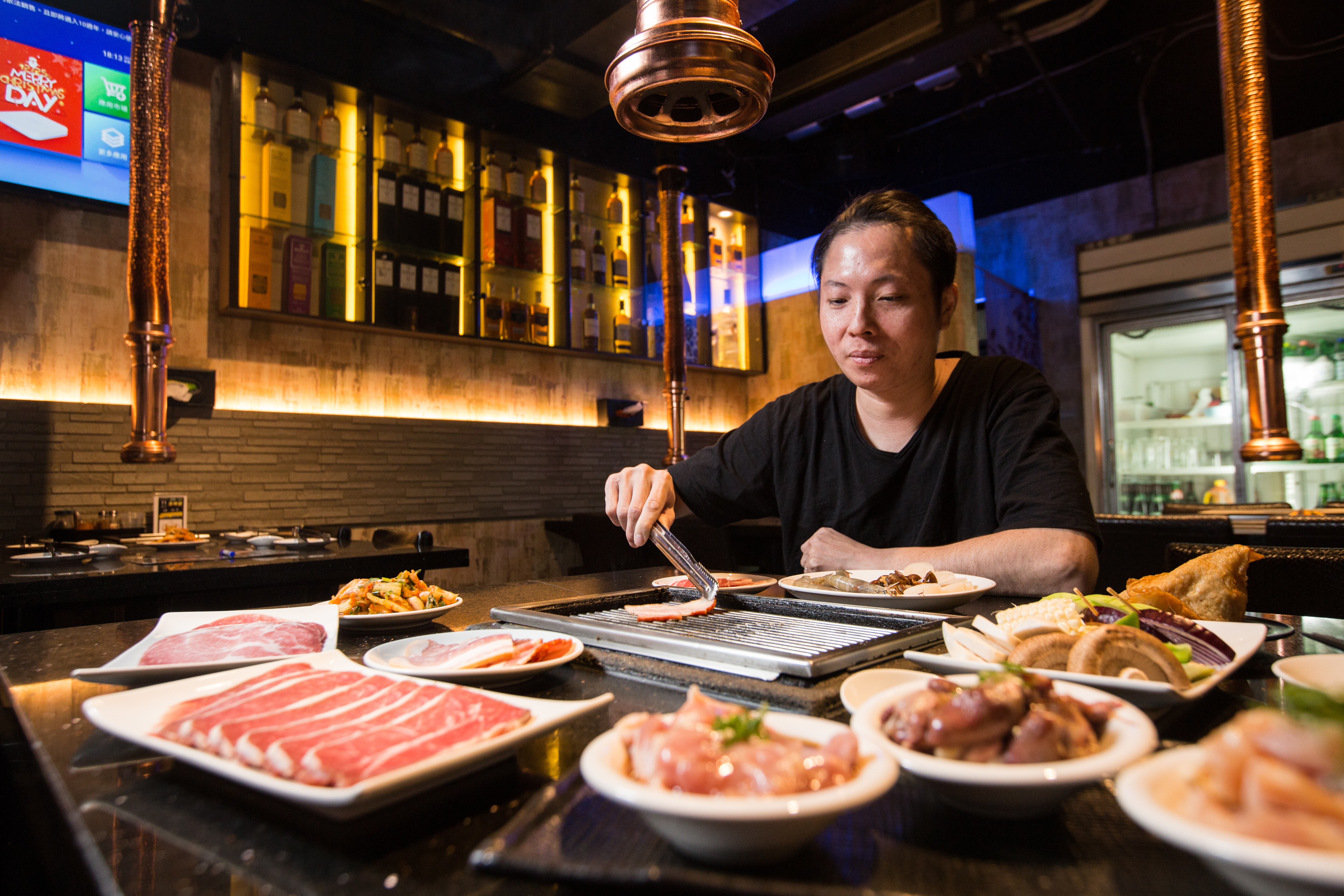 赤宴燒肉老闆張華宸因不敵疫情虧損，忍痛收攤燒肉店。