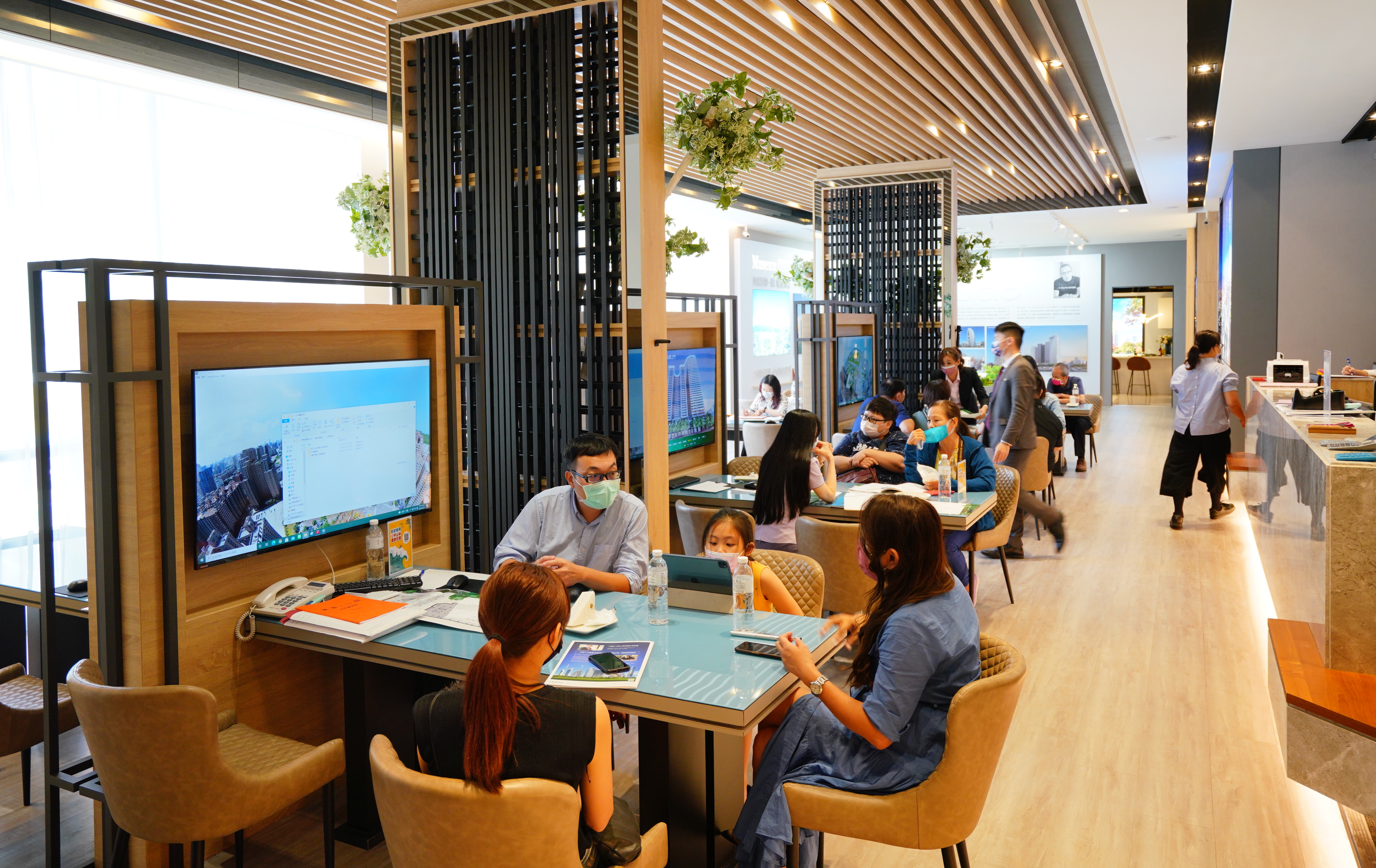 房貸族搭上這波升息列車，還款負擔超有感，專家3招教你顧荷包。