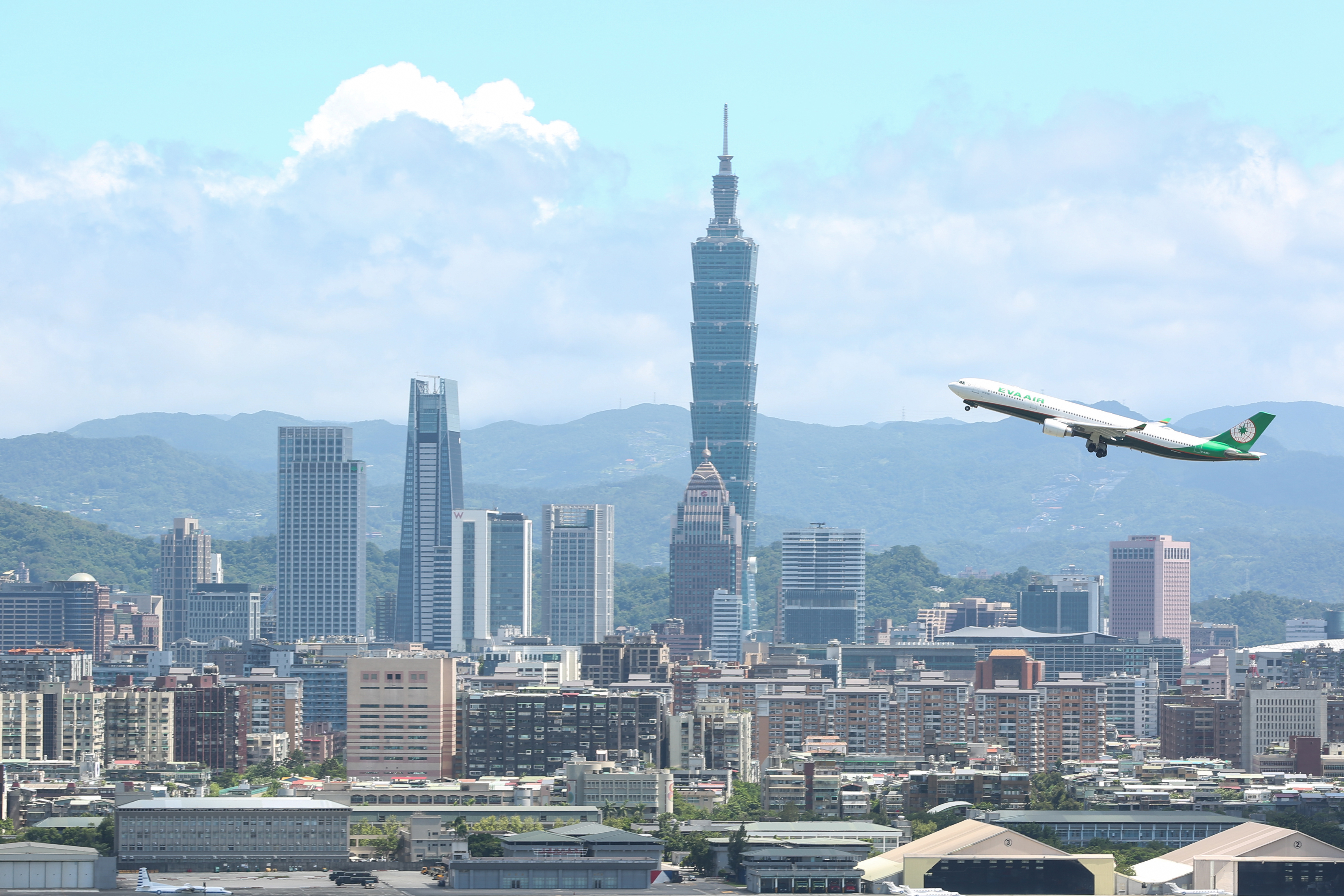 台灣房市發燙，坊間因此出現零元買房、集資買房等花招。