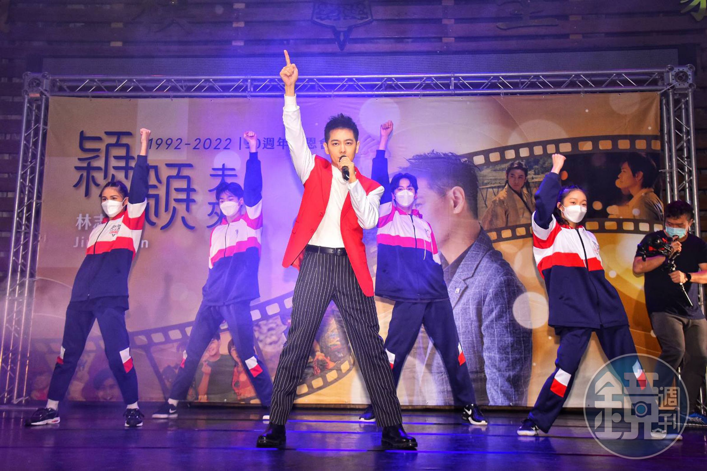 林志穎適逢出道30週年，特別在母校演唱經典組曲。（吉米工作室提供）