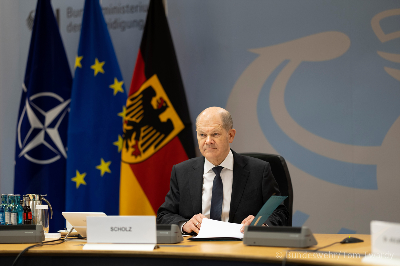 德國總理蕭茲於推特宣布，將運送1,000枚反戰車武器和500枚「刺針」（Stinger）飛彈。（翻攝自@Bundeskanzler推特）