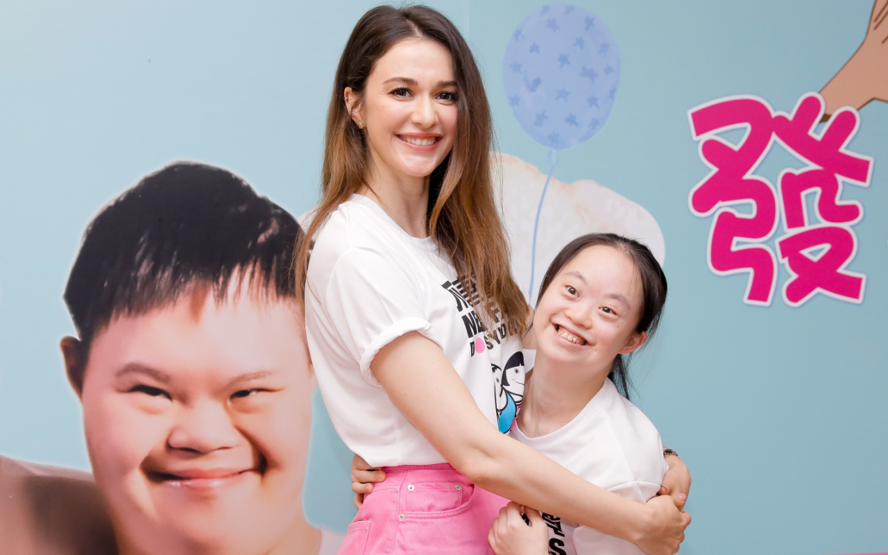 瑞莎嫁來台灣後熱心公益，幫唐氏症基金會宣傳發票捐募資。