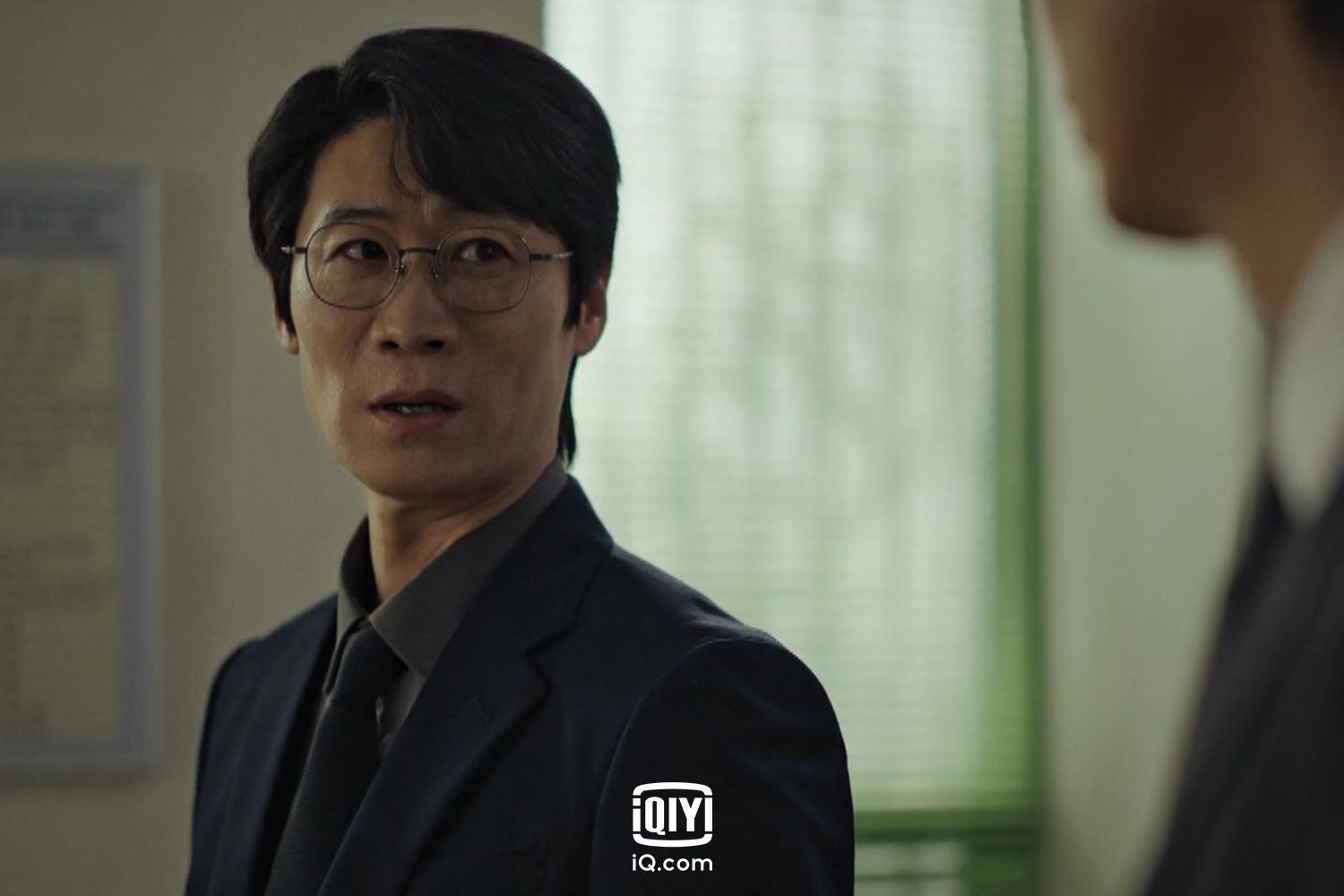 陳善圭協助金南佶辦案。(愛奇藝國際站提供)