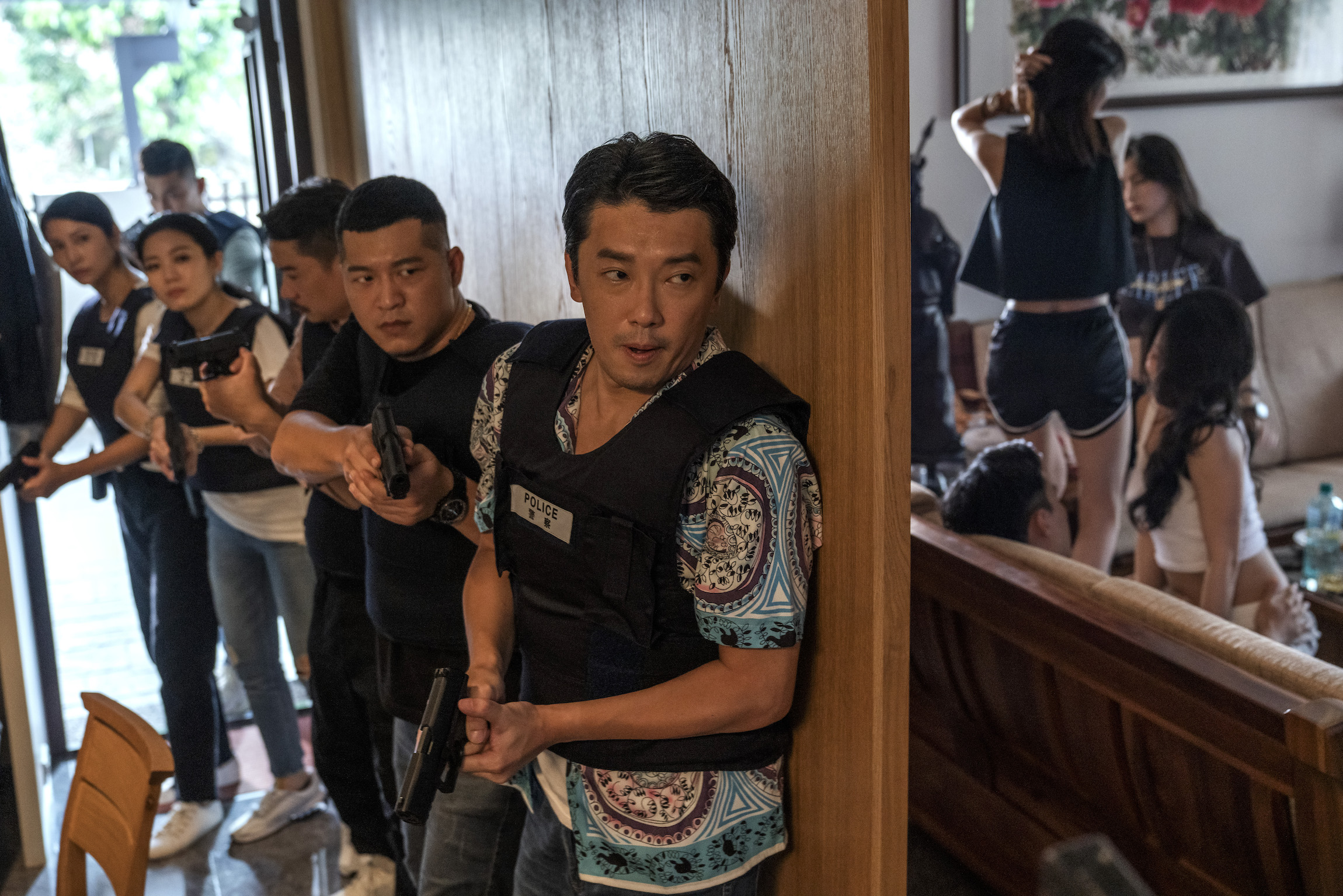 段鈞豪飾演刑警隊長,率領隊員攻堅。(星泰提供)