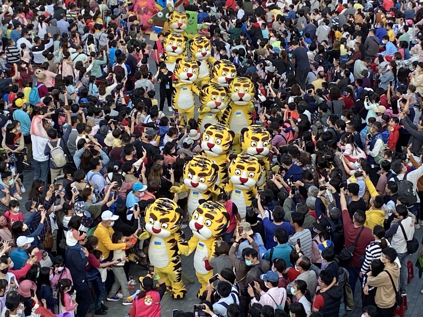 紙風車劇團這次台灣燈會在衛武營北側廣場推出「愛虎親子藝術特區」。（紙風車劇團提供）