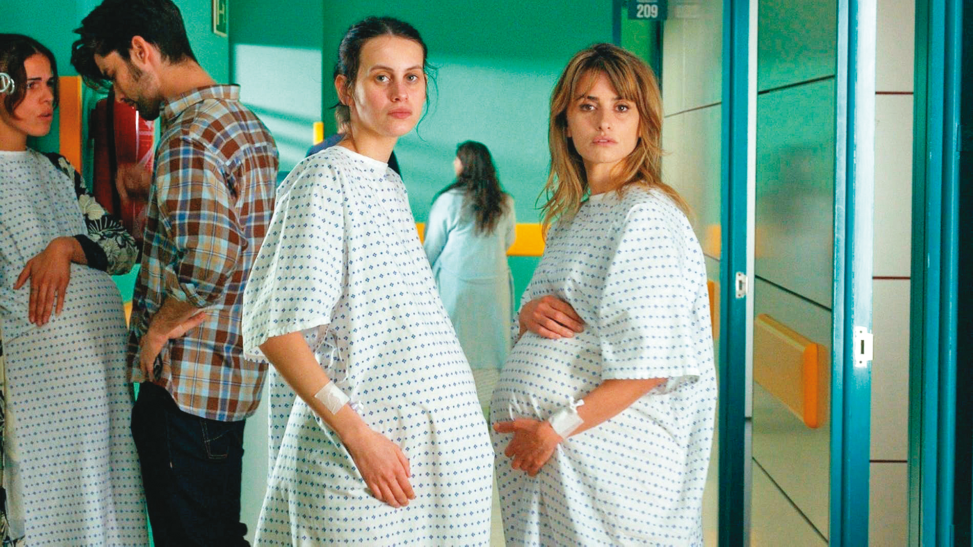 兩位年齡相差甚遠，卻同住一間醫院病房待產的準媽媽，偶然的遇見因而改變人生。（傳影互動提供）