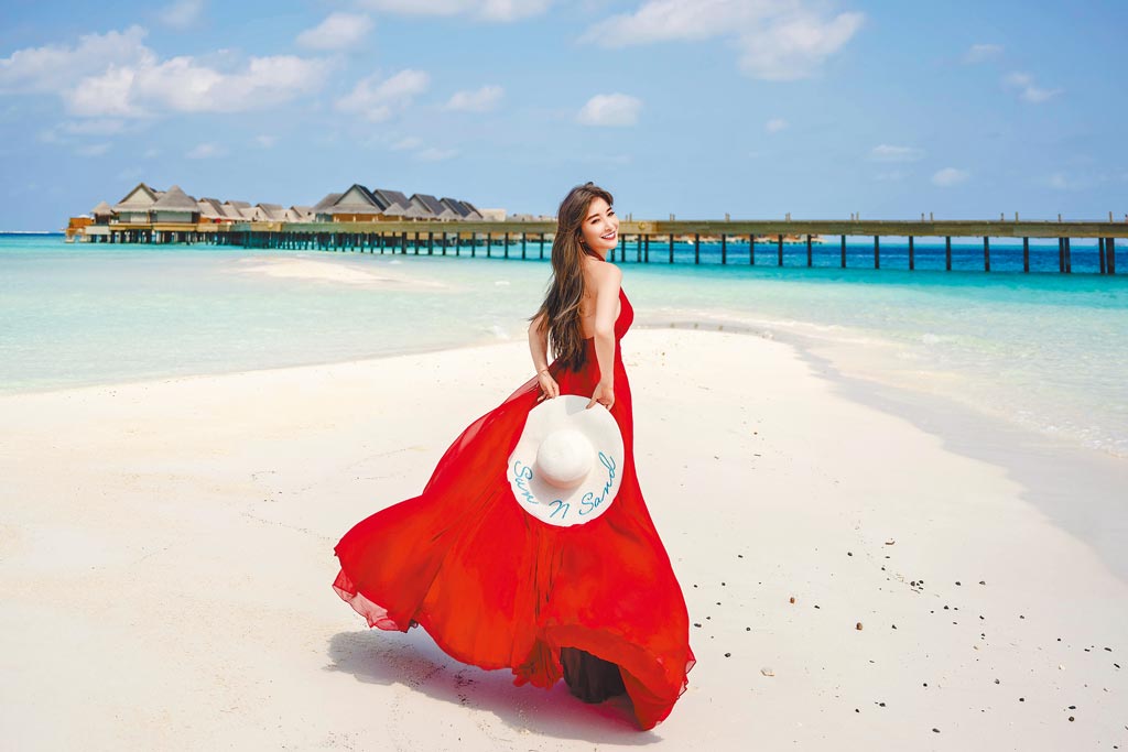 許維恩在馬爾地夫拍攝寫真書《維恩的祕密莊園》。（綠攝影像提供）