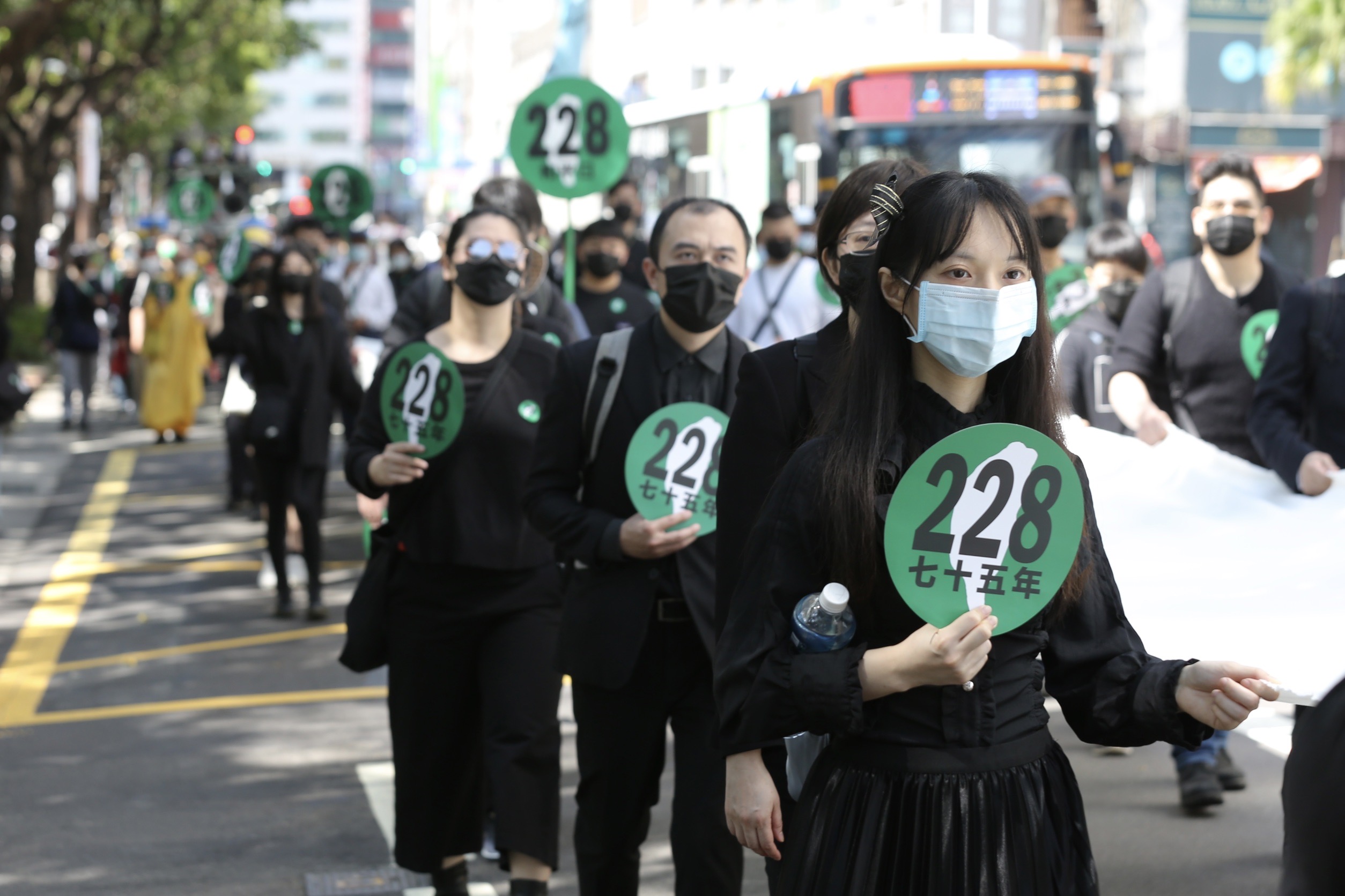 今是二二八事件75週年,50多個民團號召上街遊行,途經當年事發地,訴求拆除威權象徵。