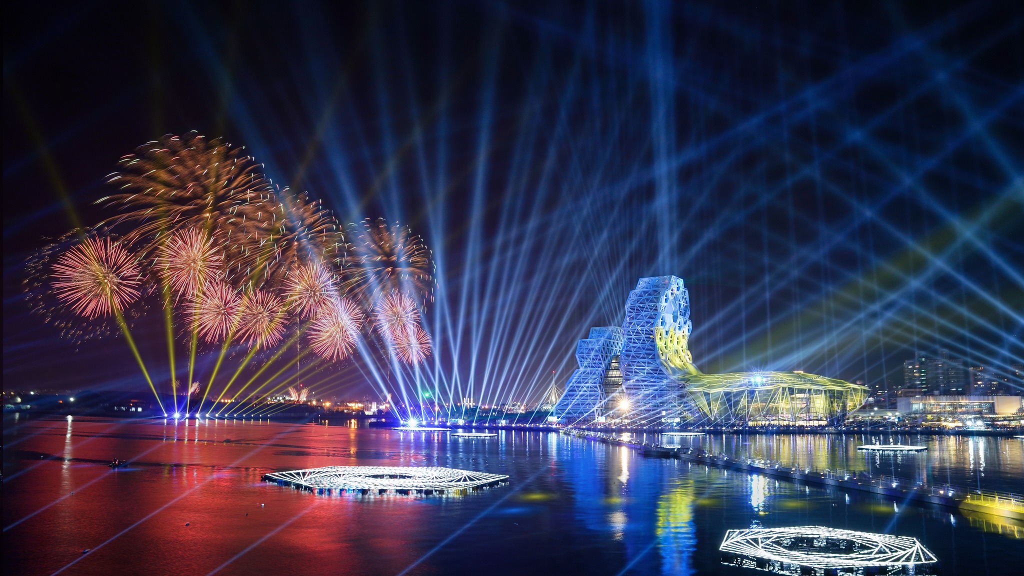 2022台灣燈會昨晚圓滿閉幕，高雄市長陳其邁感性po文「我會披星戴月的想你！」（翻攝自陳其邁臉書）