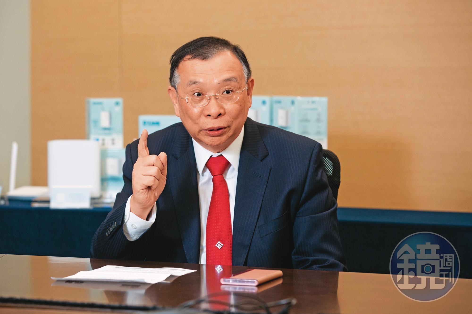 有南霸天之稱的台鋼集團會長謝裕民，事業橫跨鋼鐵、網通、健康休閒產業。