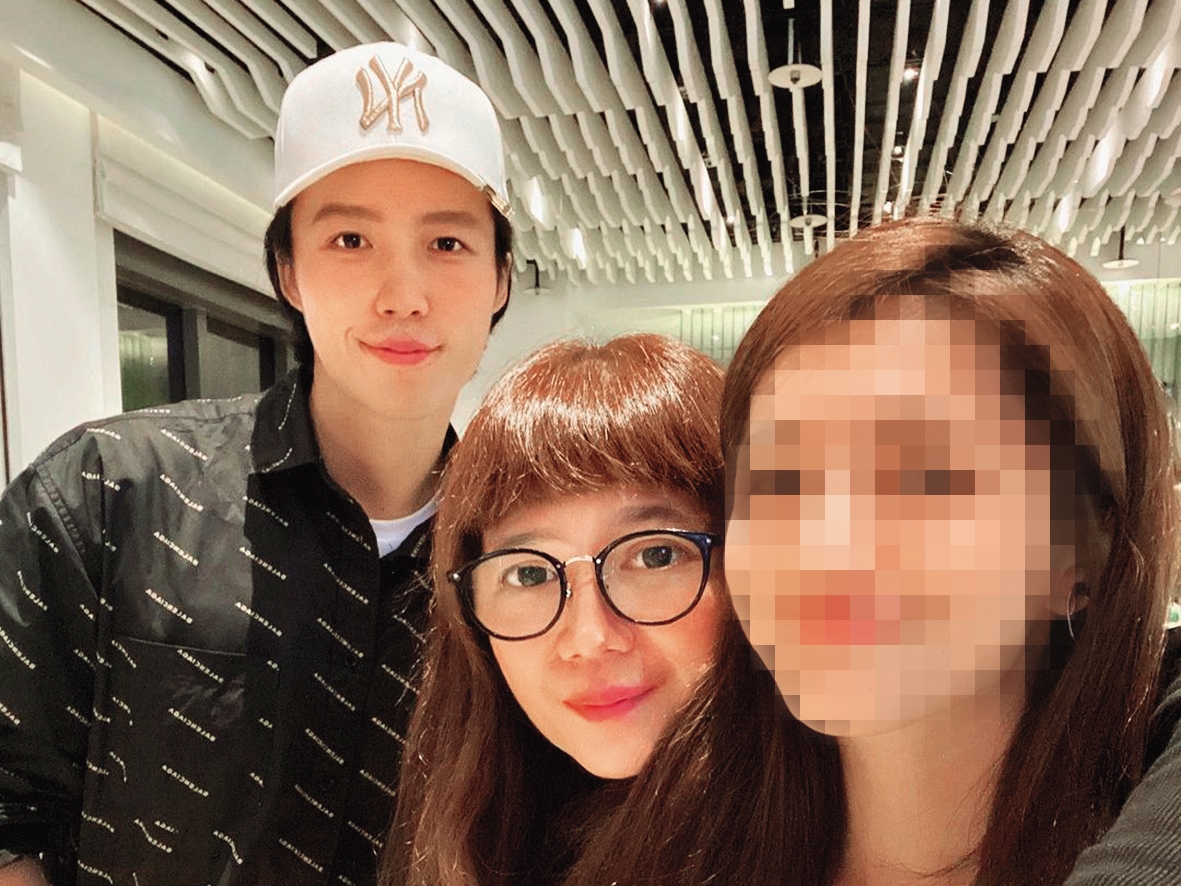 林禹（左）跟媽媽曾哲貞（中）、妹妹的感情要好，他雖有「星二代」的包袱，但很想靠自己闖出名堂。（翻攝自林禹IG）