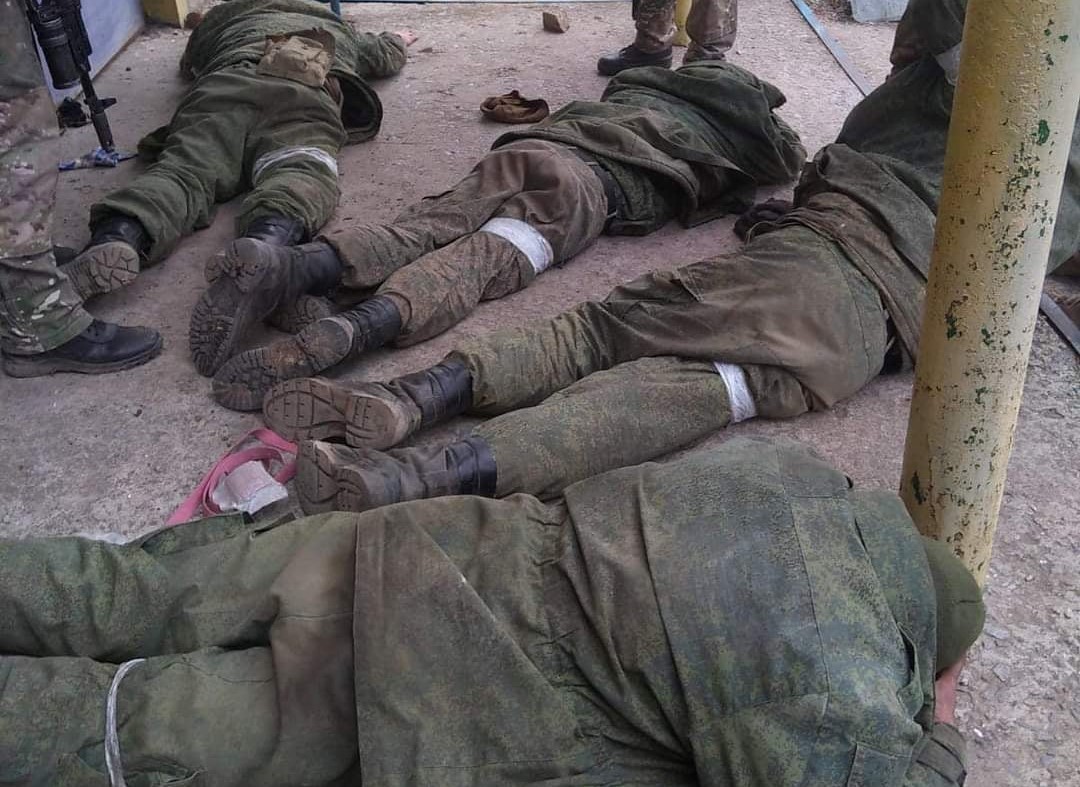 有許多俄兵在不清楚的狀況下就被送到戰場送命，葉丙成感嘆掌權者將他們都做棋子。（翻攝自烏克蘭陸軍官方臉書專頁）