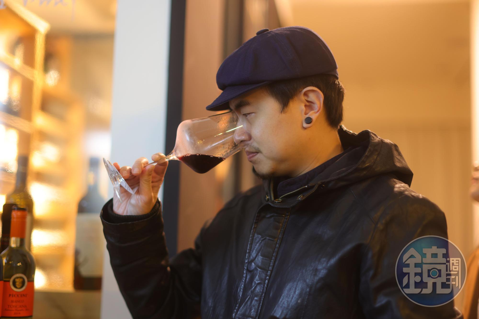 代理商泰德利舉辦品飲會時對於每瓶酒款最適合就口的溫度非常注重，確保每位來賓都能喝到專屬該酒的最佳狀態。