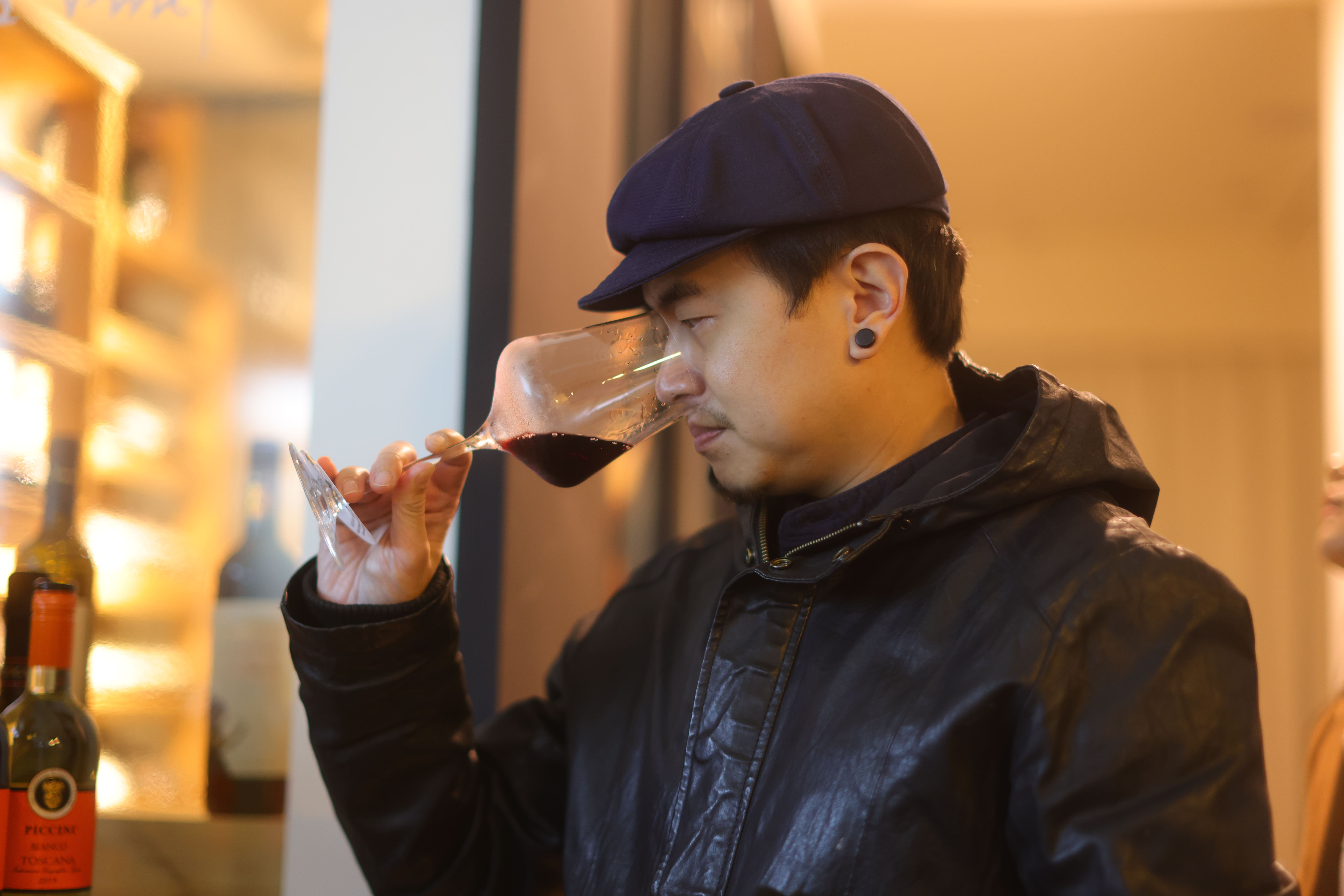 代理商泰德利舉辦品飲會時對於每瓶酒款最適合就口的溫度非常注重,確保每位來賓都能喝到專屬該酒的最佳狀態。