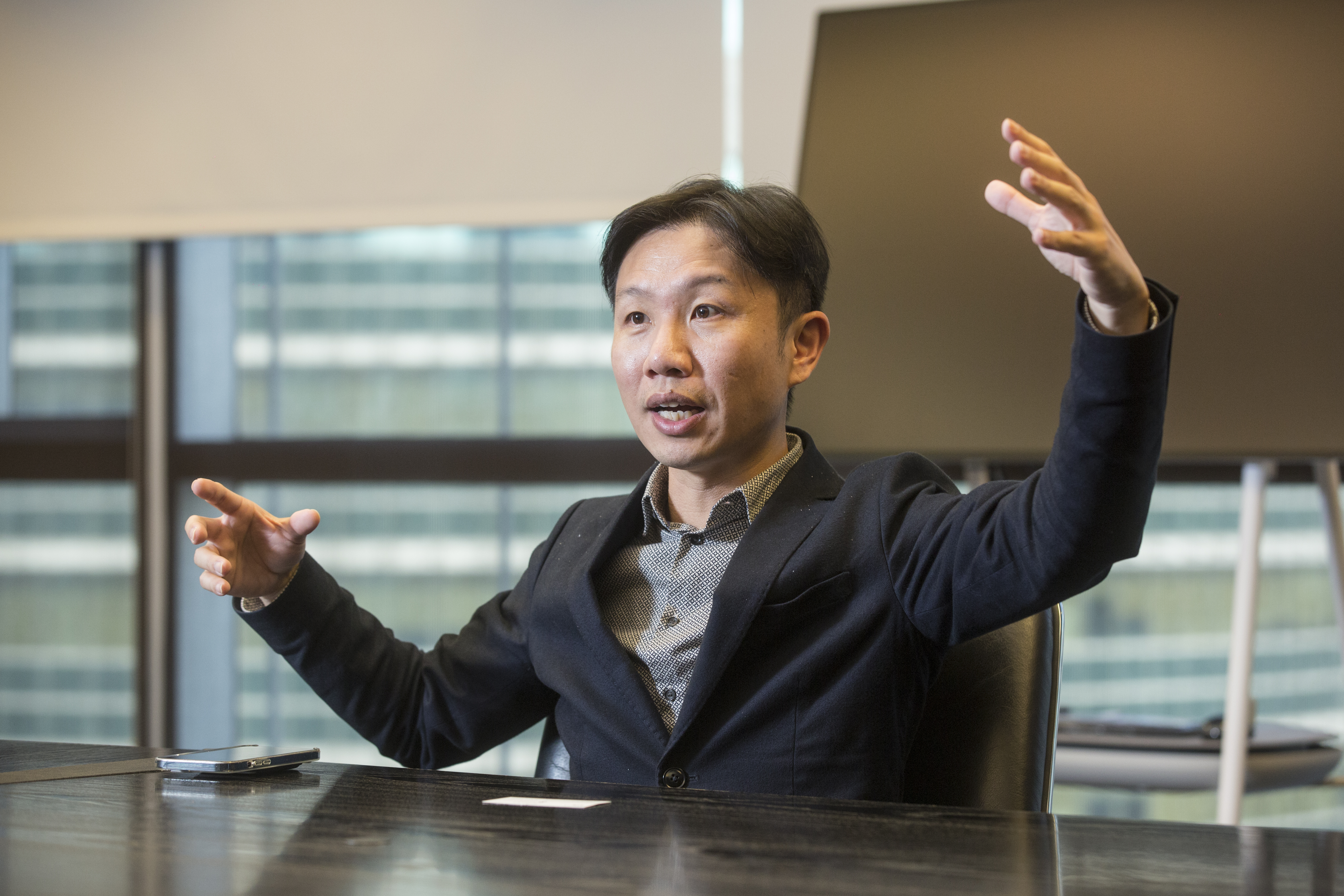謝明修在學界鑽研量子電腦多年，在接任鴻海研究院量子所所長一職後，開始積極和業界合作，找出量子電腦在台灣的各式應用。