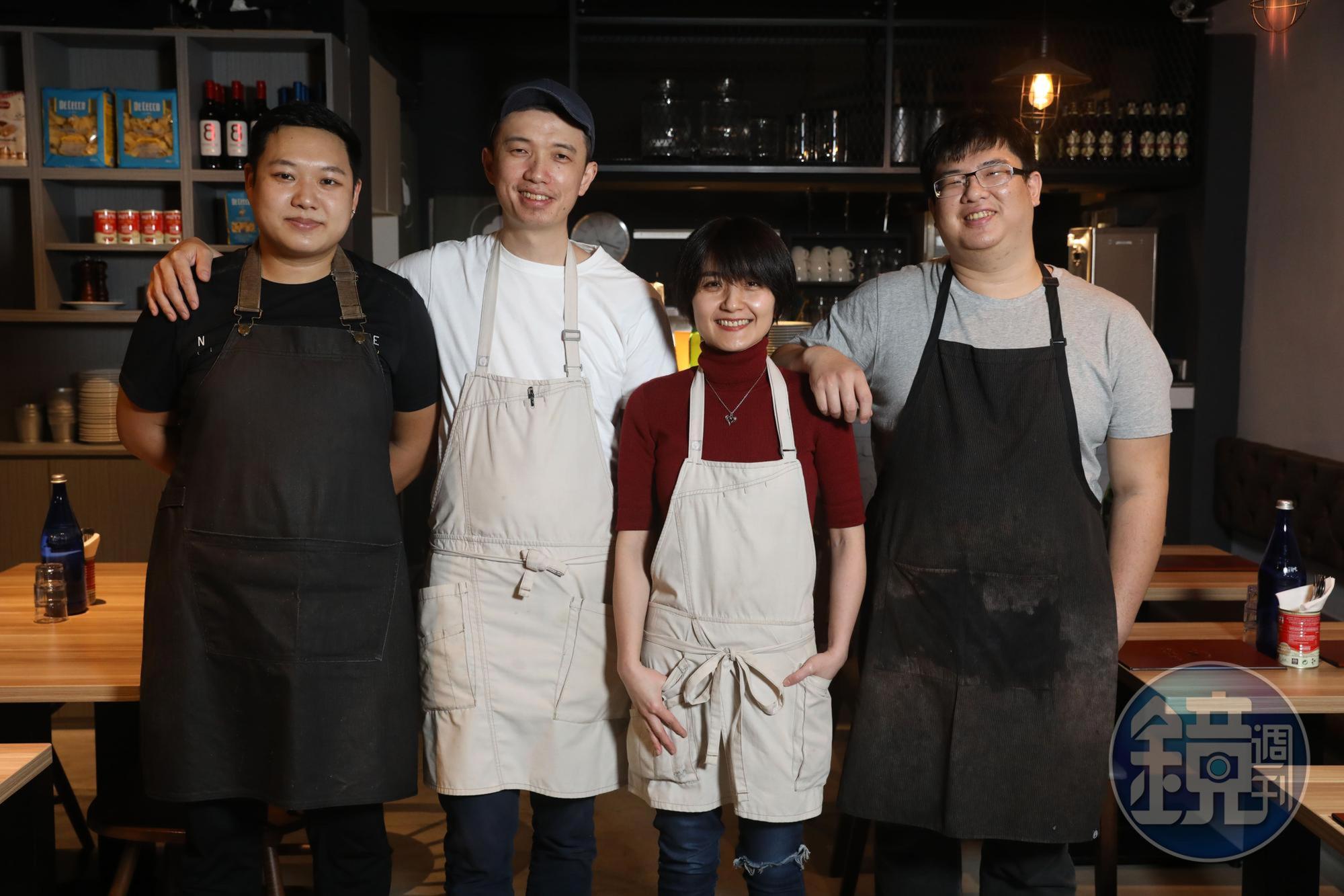 Sam（左二）與姥義麵的工作夥伴自開幕後一同撐過疫情最嚴峻時期，至今牢牢吸住不少忠實顧客。