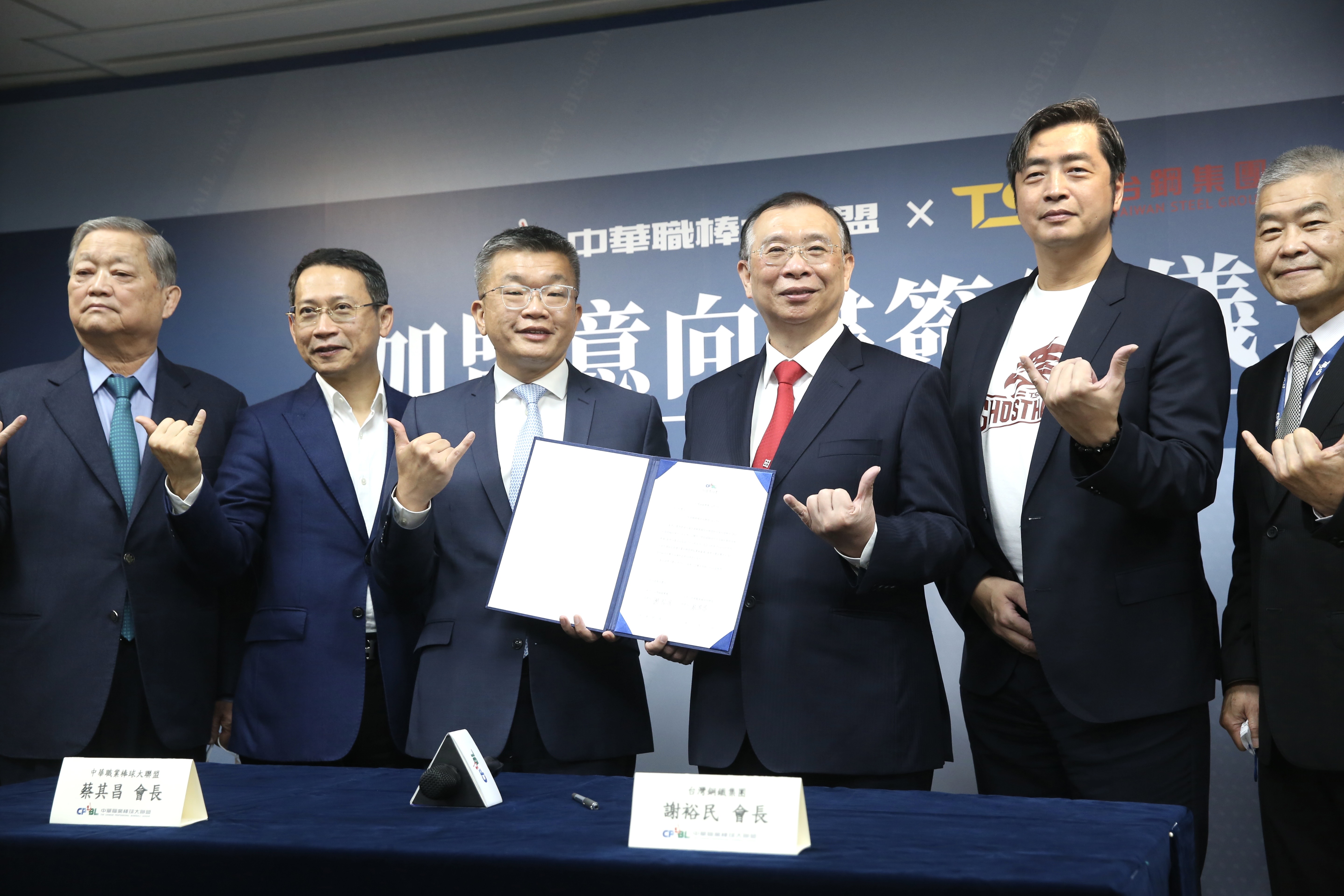台鋼遞交加盟中職意向書,出席陣容強大。