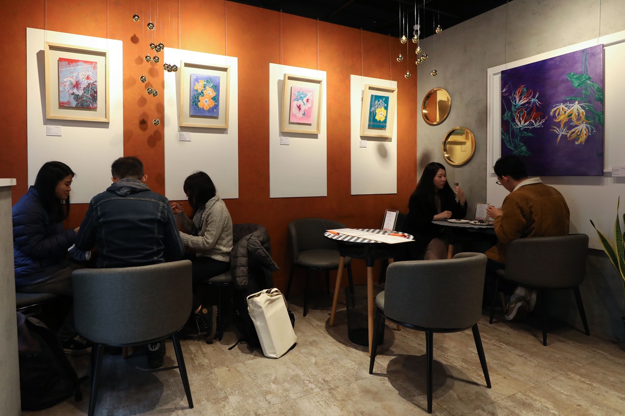 周柏宏想透過不同主題畫作展出，將Pai Pai Cannoli打造成小型甜點美術館，視覺味覺一次享受。