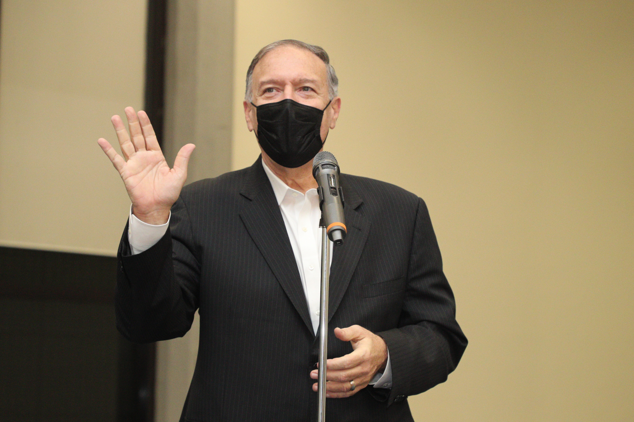 蓬佩奧今晚抵桃園機場，向台灣人民問好。（外交部提供）