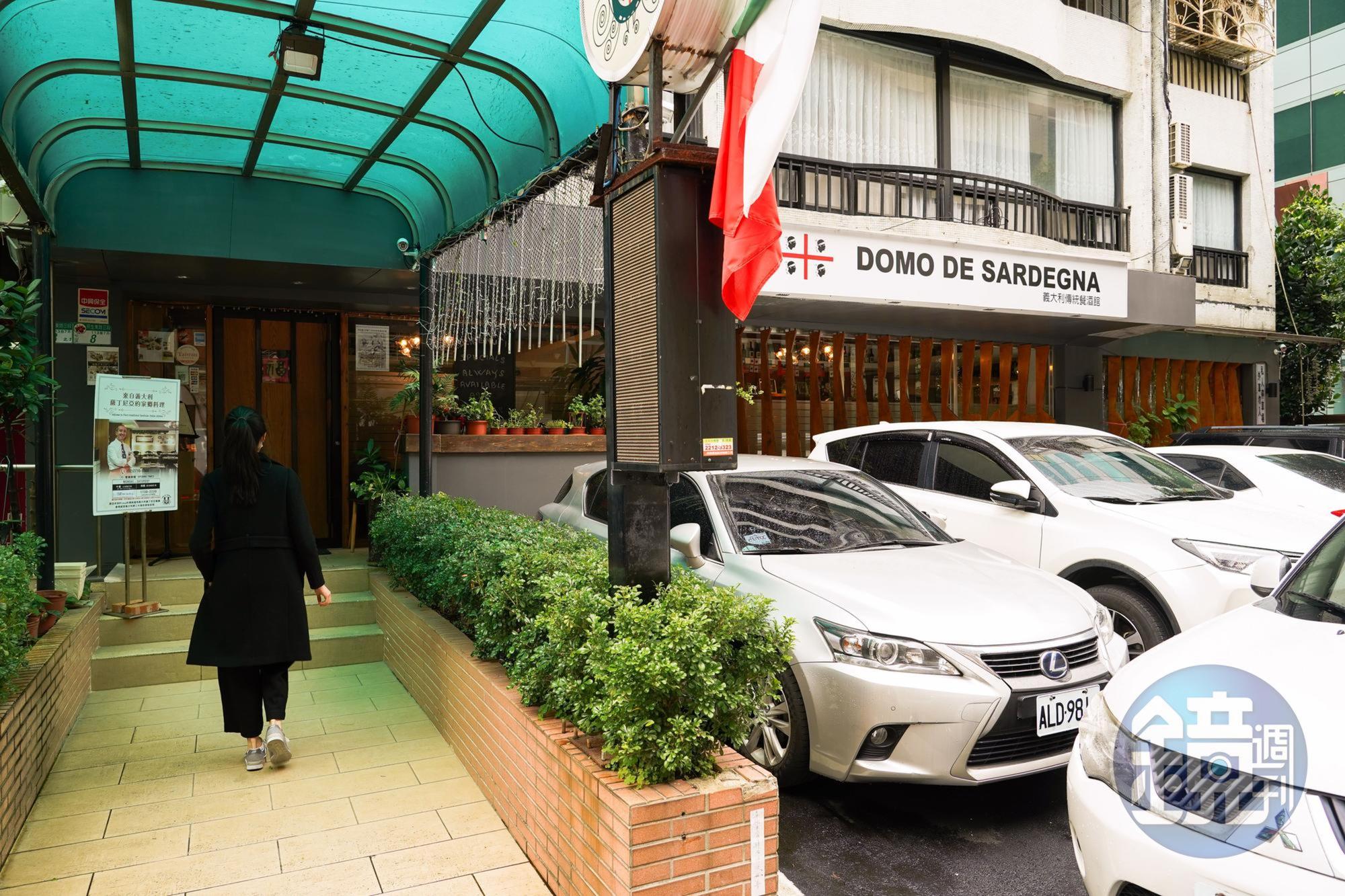 「Domo De Sardegna餐酒館」的外觀或許讓人卻步，進去後卻會發現能紮紮實實上一課關於薩丁尼亞的人文與美食。