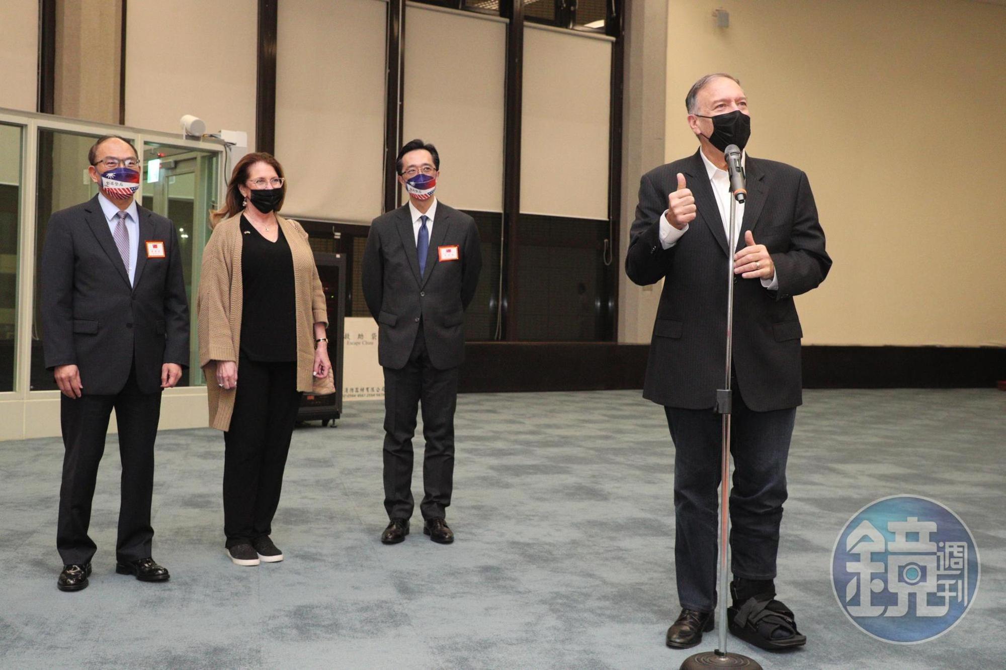 美國前國務卿蓬佩奧昨夜抵台，並向台灣人民問好。（外交部提供）