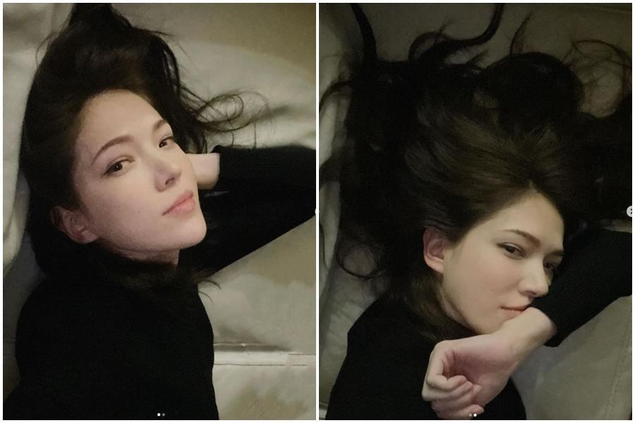 許瑋甯躺在床上自拍，秀出豐沛髮量；許瑋甯和邱澤結婚後傳出肚皮有喜。（翻攝自許瑋甯IG）