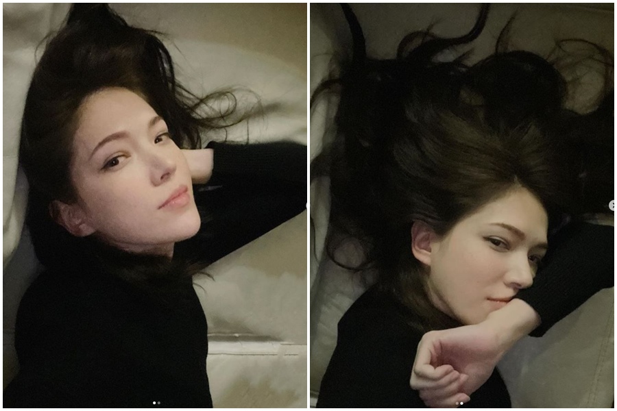 許瑋甯躺在床上自拍，秀出豐沛髮量；許瑋甯和邱澤結婚後傳出肚皮有喜。（翻攝自許瑋甯IG）