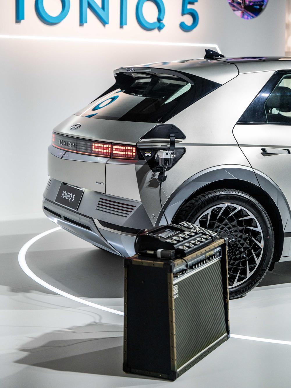 IONIQ 5首創V2L 移動與生活結合的體驗。