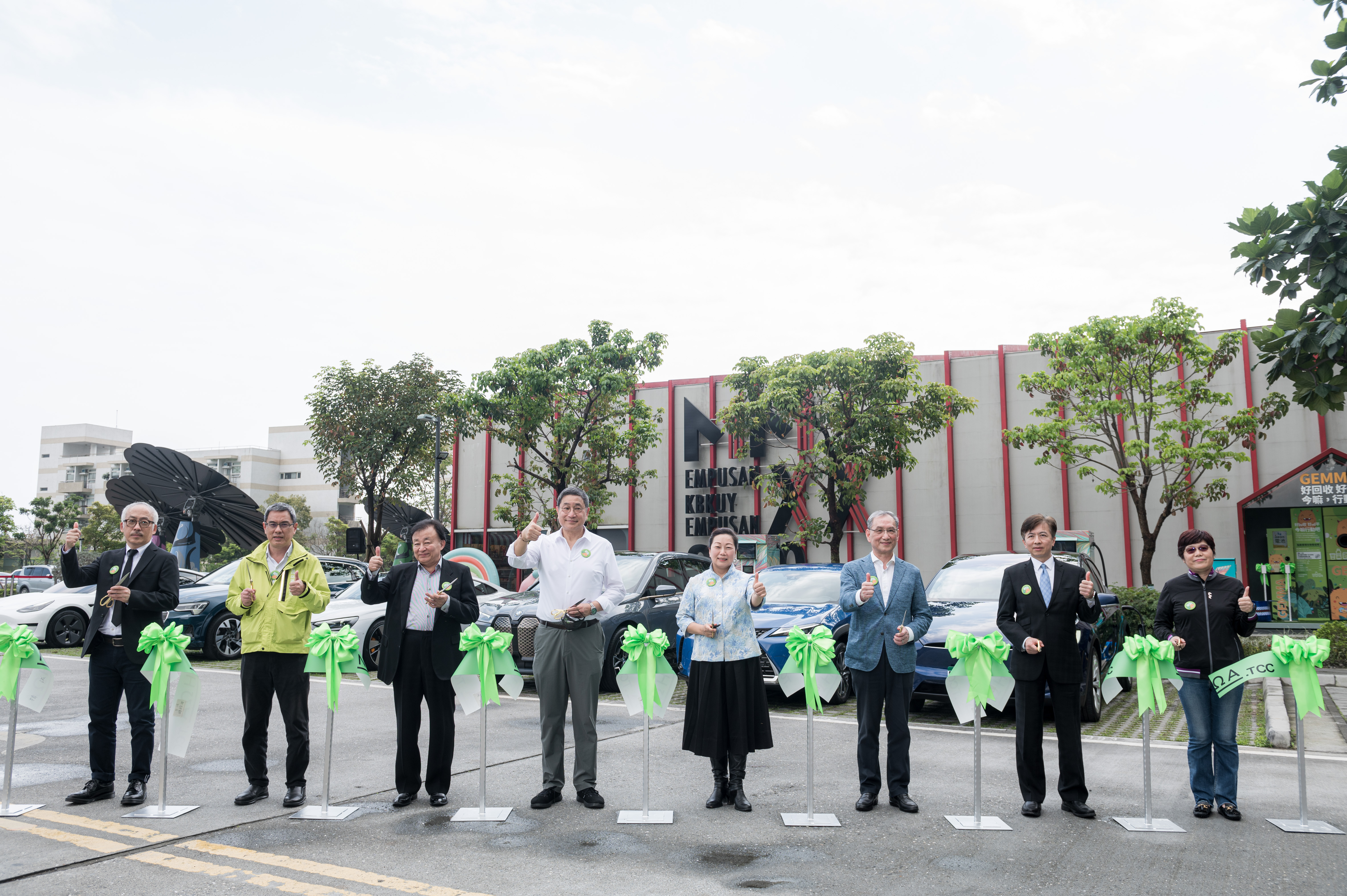 台泥董座張安平希望藉由台泥DAKA園區的ＮHOA.TCC充電站，把台泥對能源的想法傳遞出去。（台泥提供）