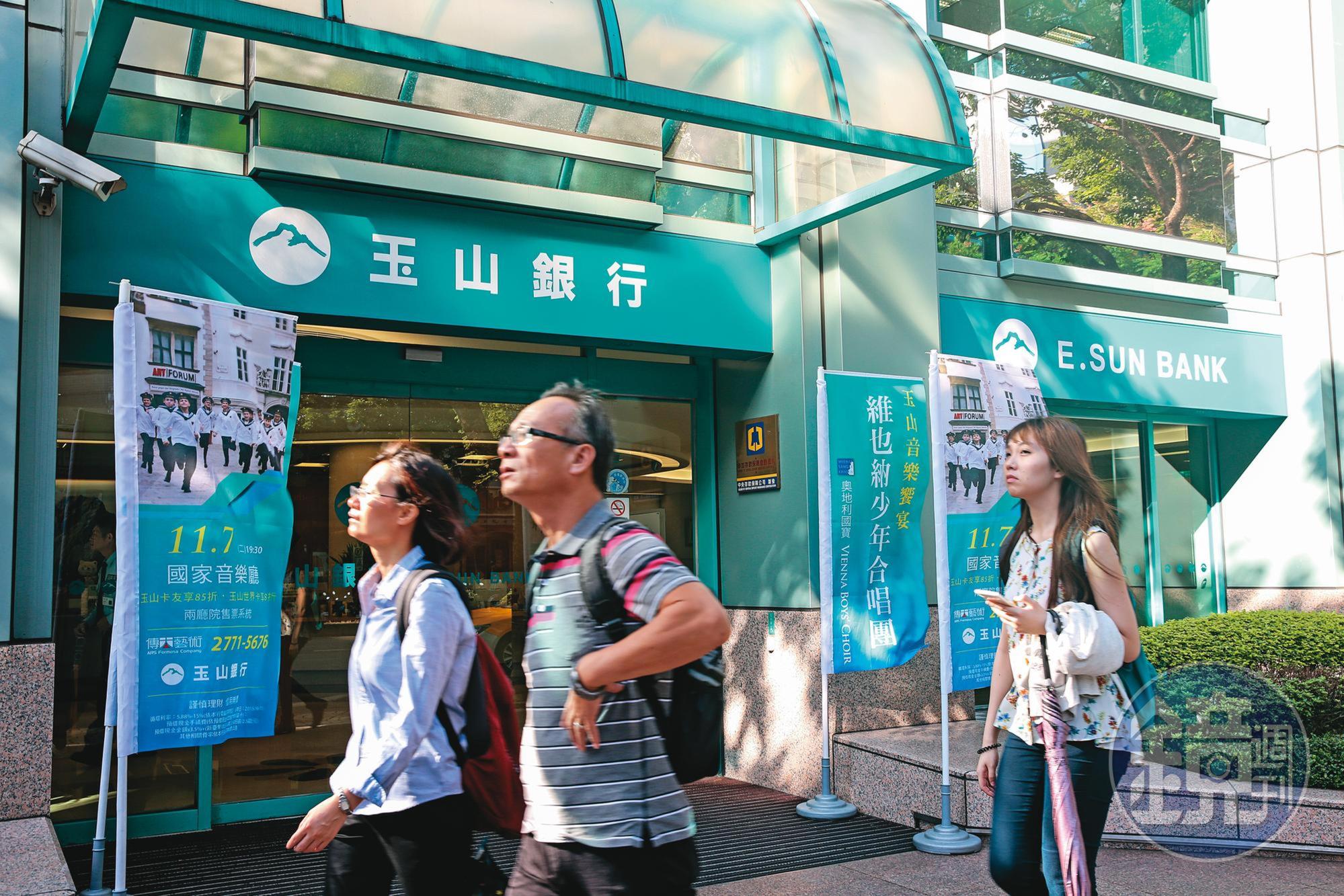 2020年3月疫情衝擊台股,鄭開來眼見「護國玉山」直奔跌停,進場大撿金融股。
