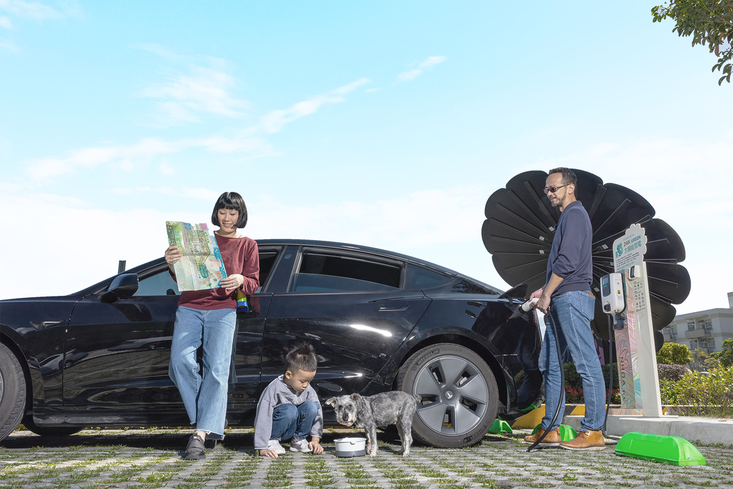 台泥集團旗下NHΩA.TCC在DAKA建置的充電站於3月3日正式啟用。（台泥提供）