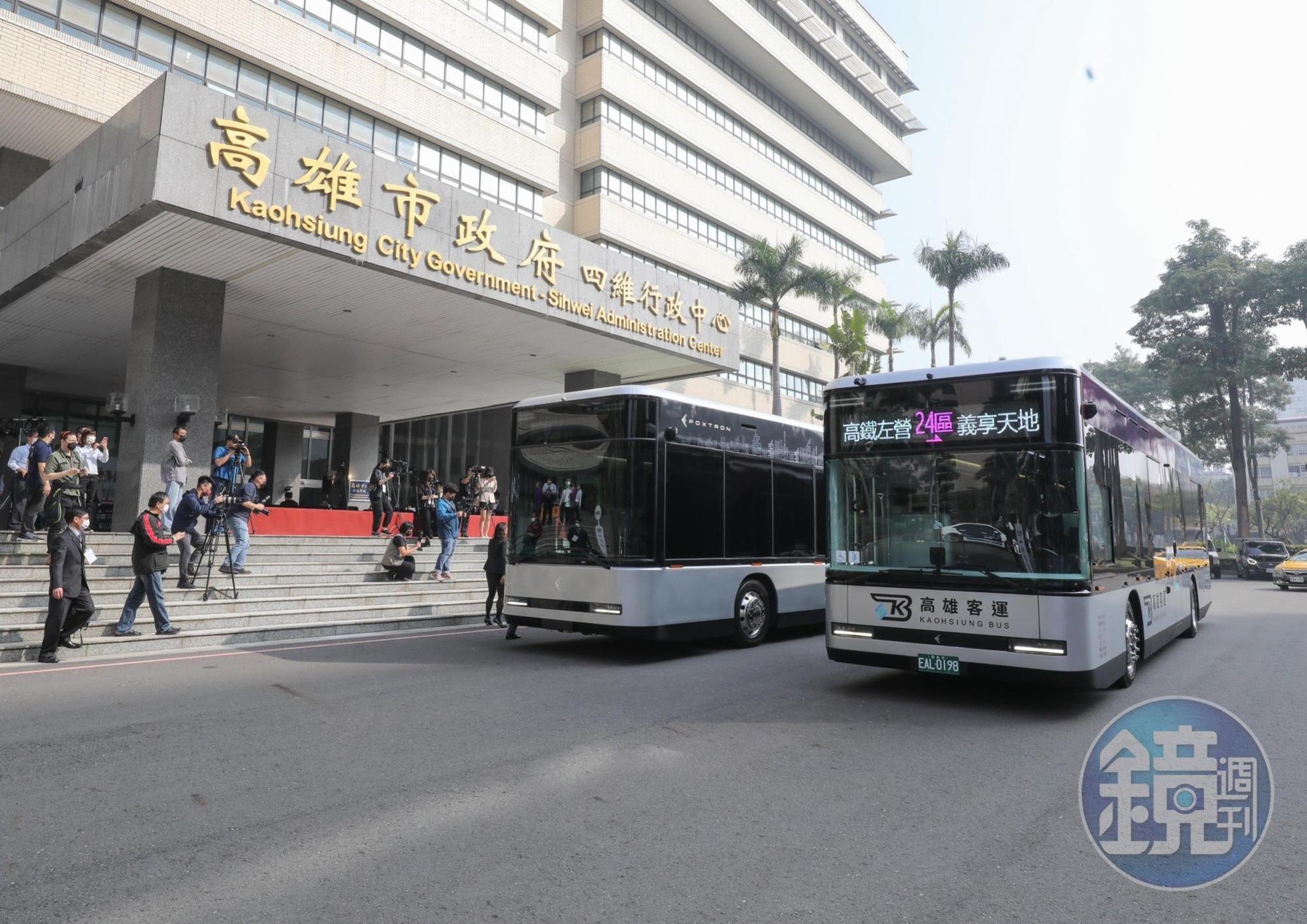 鴻華先進Model T以簡約時尚的設計風格，搭配電子後視鏡、雷達等多項科技元素，期能為高雄市民提供優異的乘車體驗。