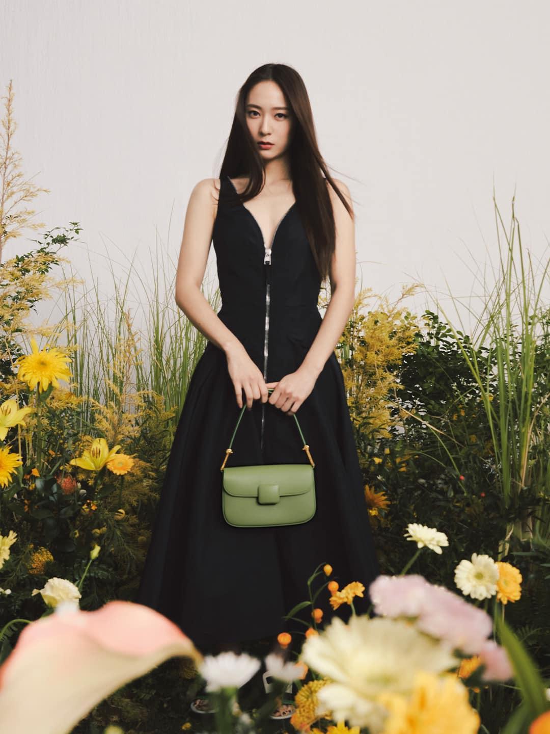 韓國女子天團f(x)出道的Krystal（鄭秀晶），成為CHARLES & KEITH新任全球代言人，清新詮釋燦爛春季印象。（CHARLES & KEITH提供）