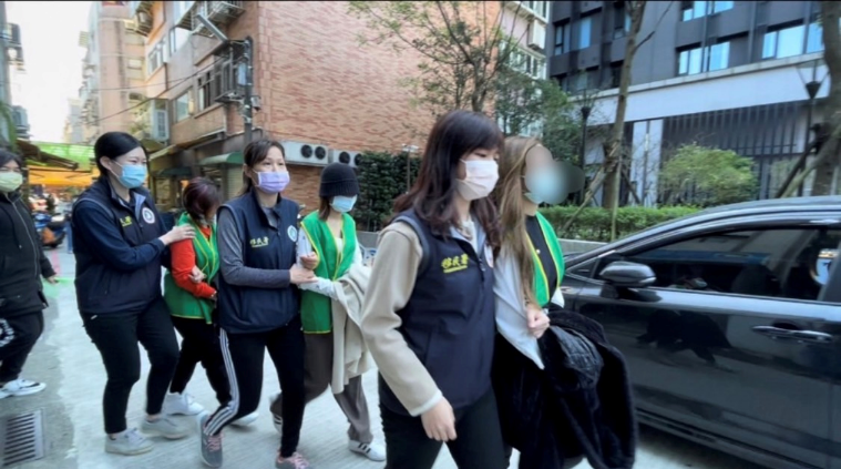 移民署逮捕陳女及相關外籍人士送辦。（移民署基隆專勤隊提供）