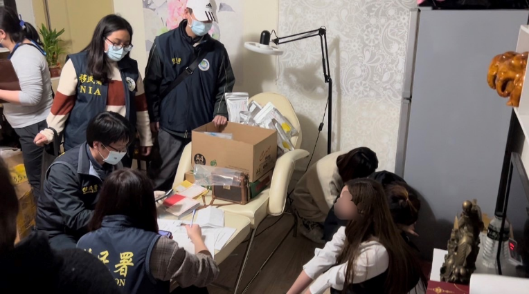 基隆市專勤隊在桃園查獲地下醫美診所。（移民署基隆專勤隊提供）
