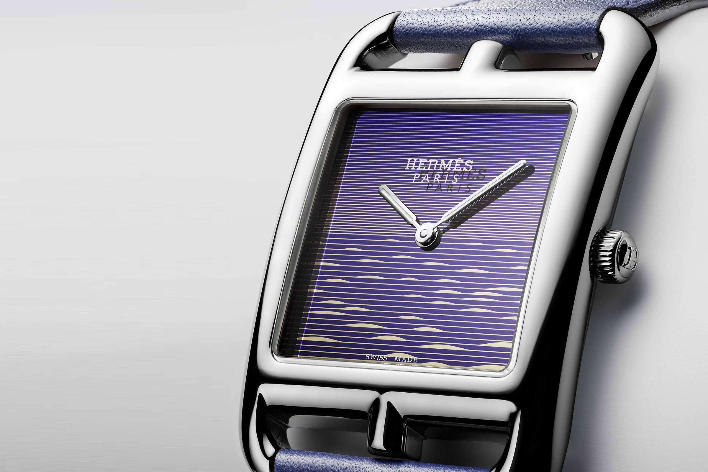 愛馬仕最新發表的Cape Cod Crépuscule腕錶，首創用矽晶圓當作面盤材質。