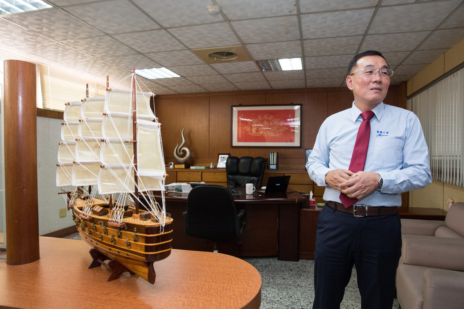 詹勲霖的辦公室裡，保存許多父親留下的東西，擺設也幾乎沒動過。