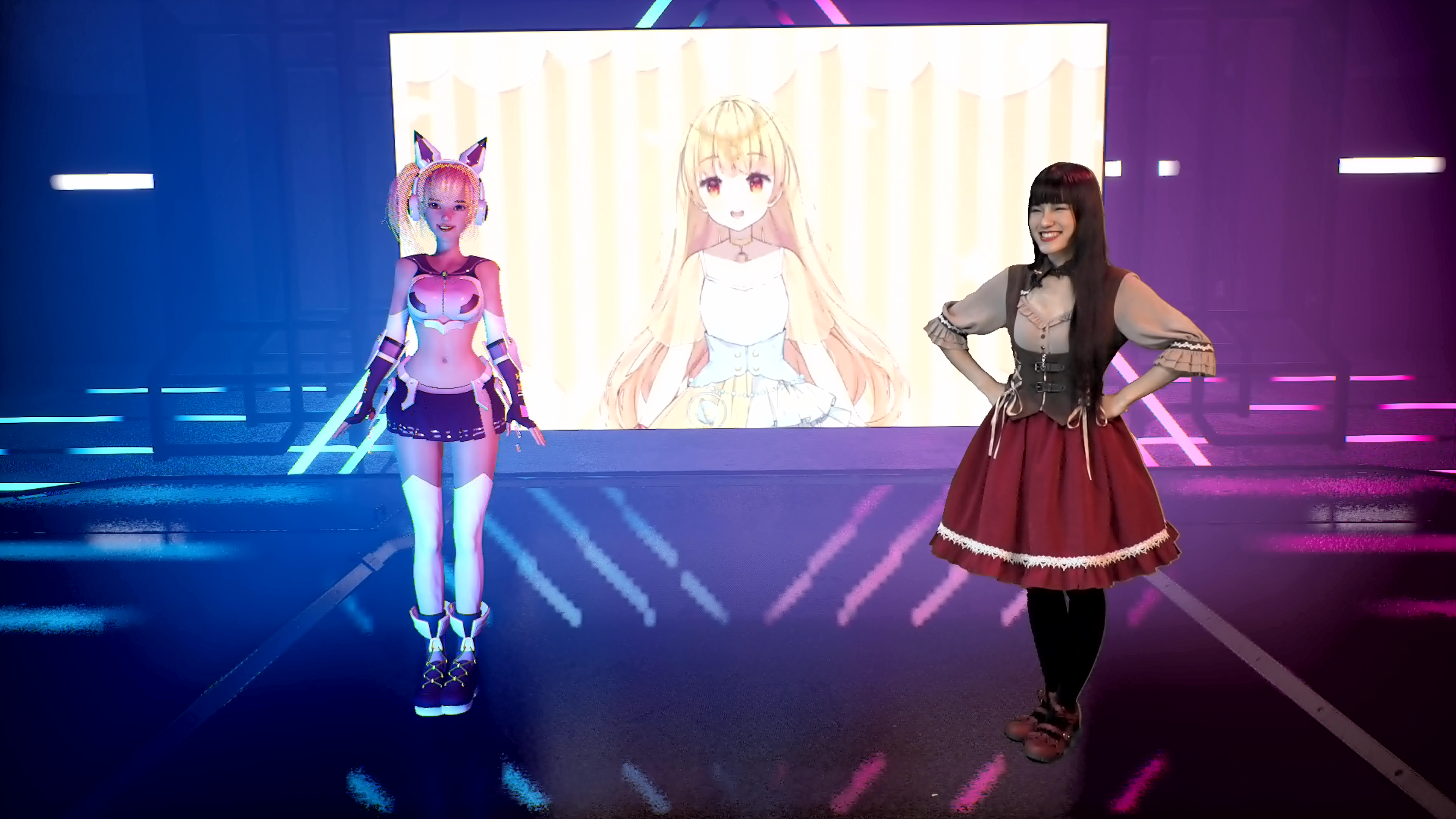 節目《阿宅跑起來》由知名coser孟凌（右）及VTuber Leina（左）共同主持，與全球13位VTuber進行互動訪談。（霹靂國際多媒體提供）