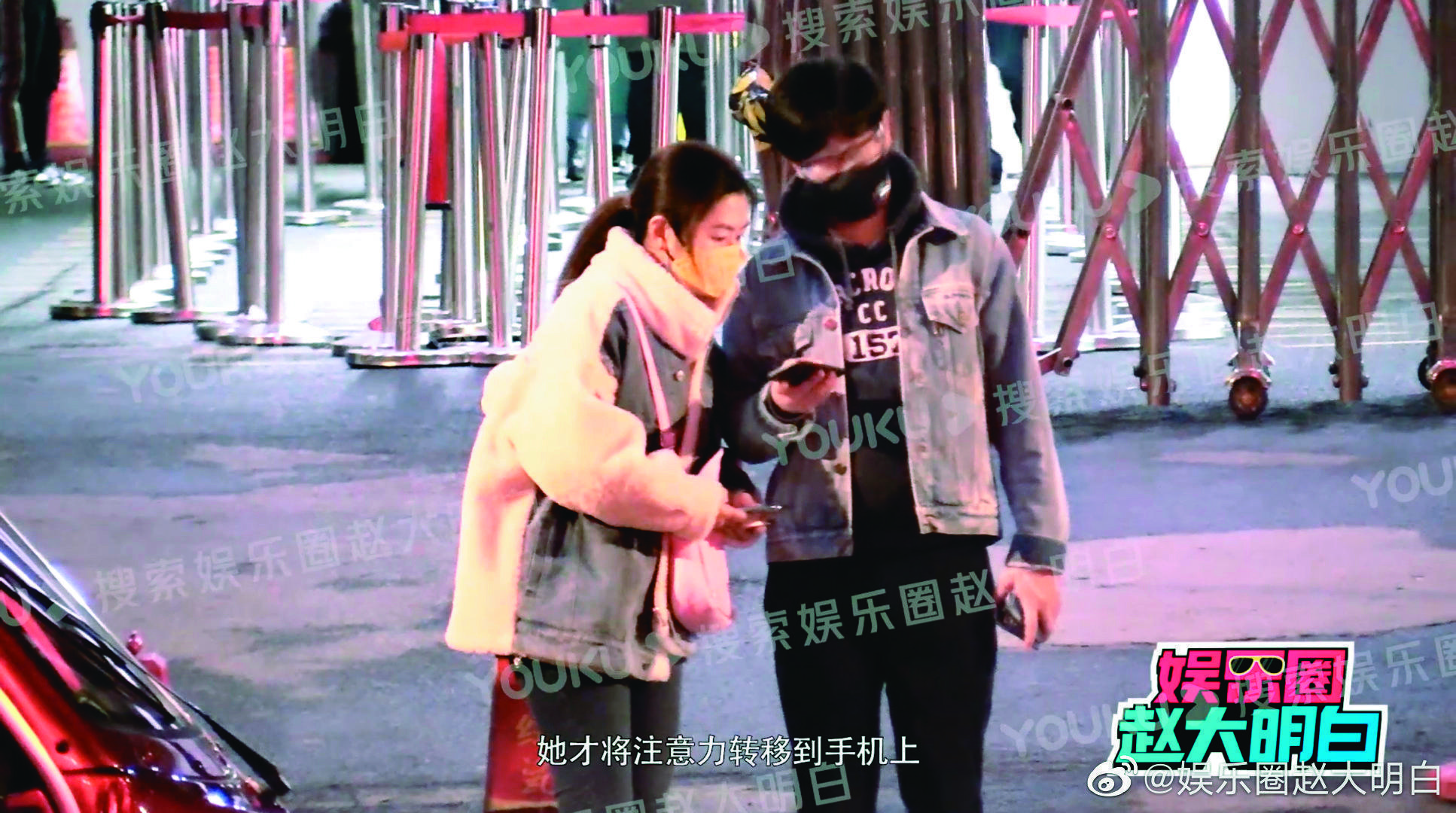 Selina與小男友互動相當親暱。（翻攝自娛樂圈趙大明白微博）