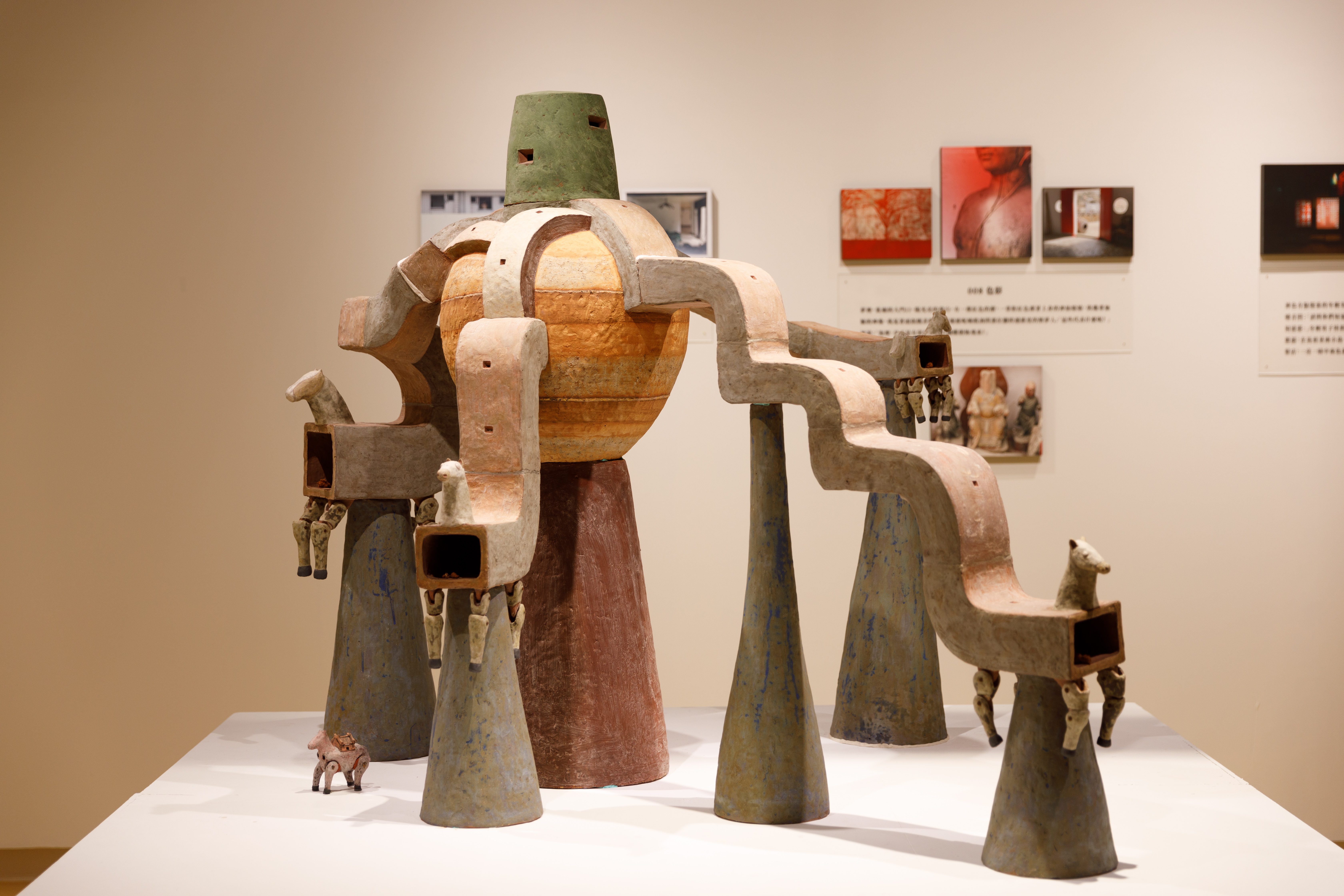 主要展品置於東莒的陶藝藝術團隊「土偶claydol」作品在此也能看到。