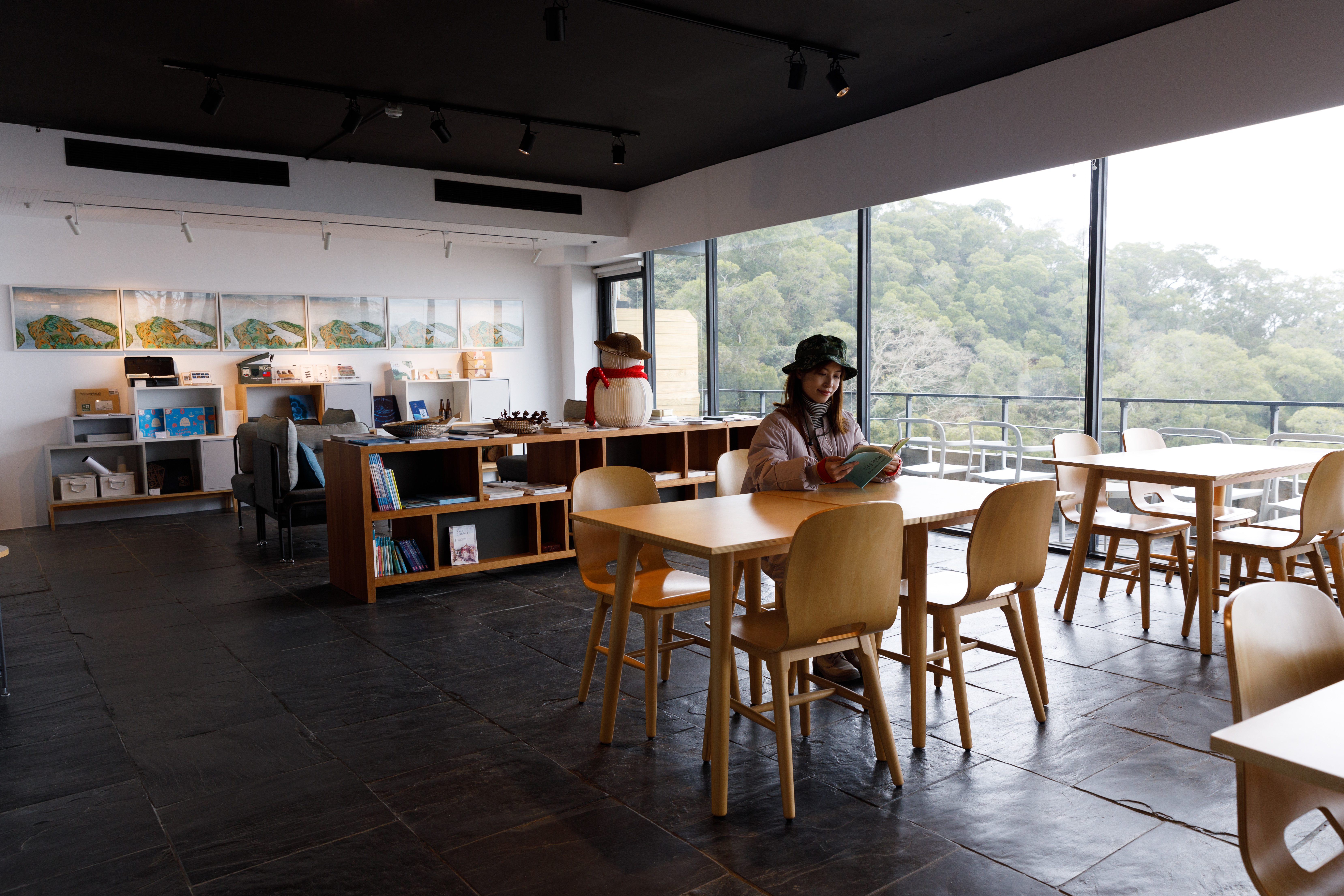 即使只是靜靜地坐在民宿的大廳內,也是很舒適的享受。