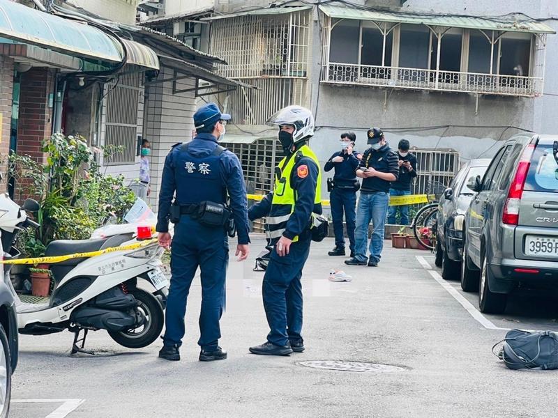 28歲曾姓女護理師，與57歲呂姓牙醫發生不倫戀，因不滿過年獨守空閨當街刺死牙醫。（翻攝畫面）